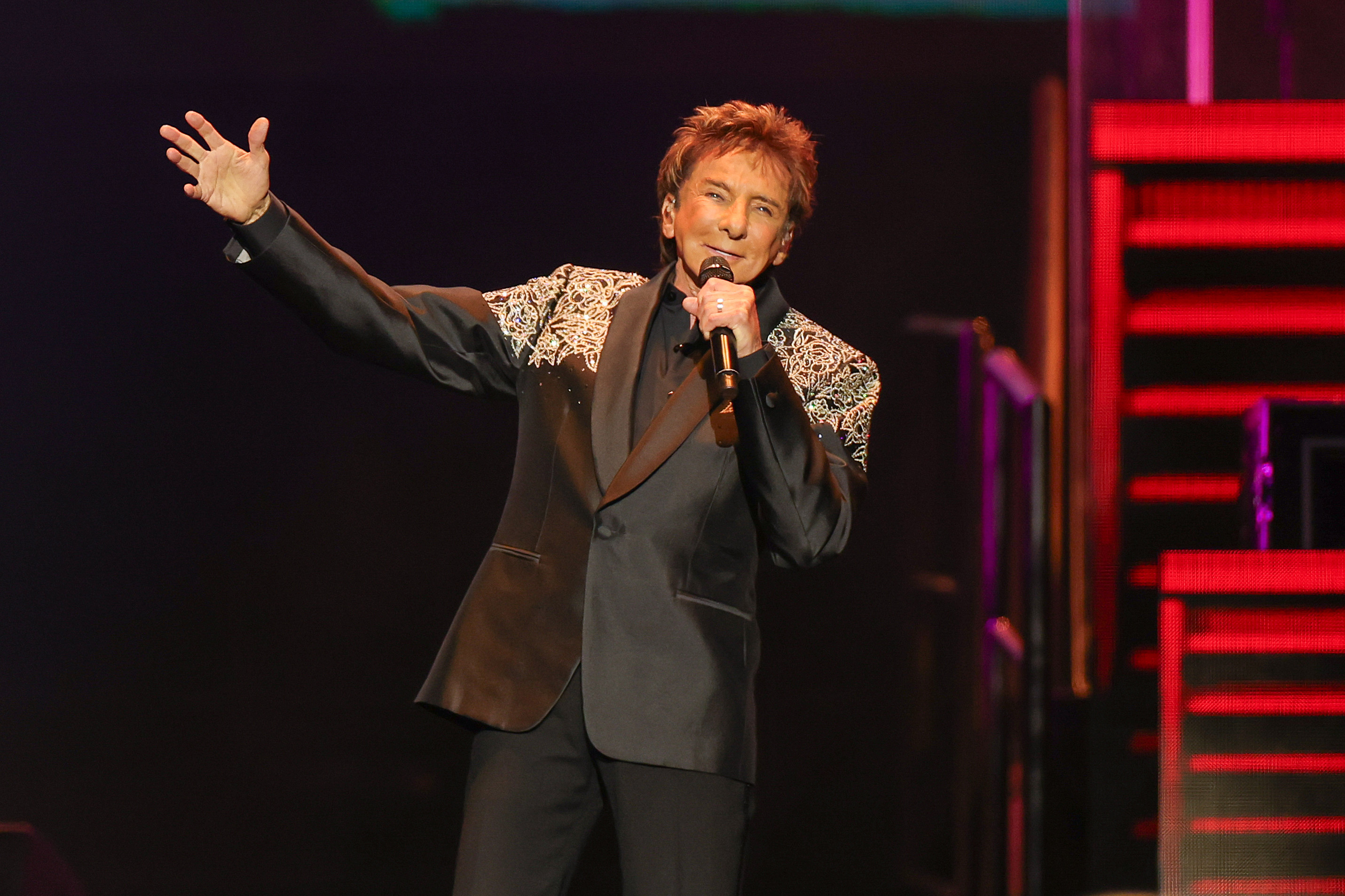 Barry Manilow Shares Health Update to Fans Before Christmas