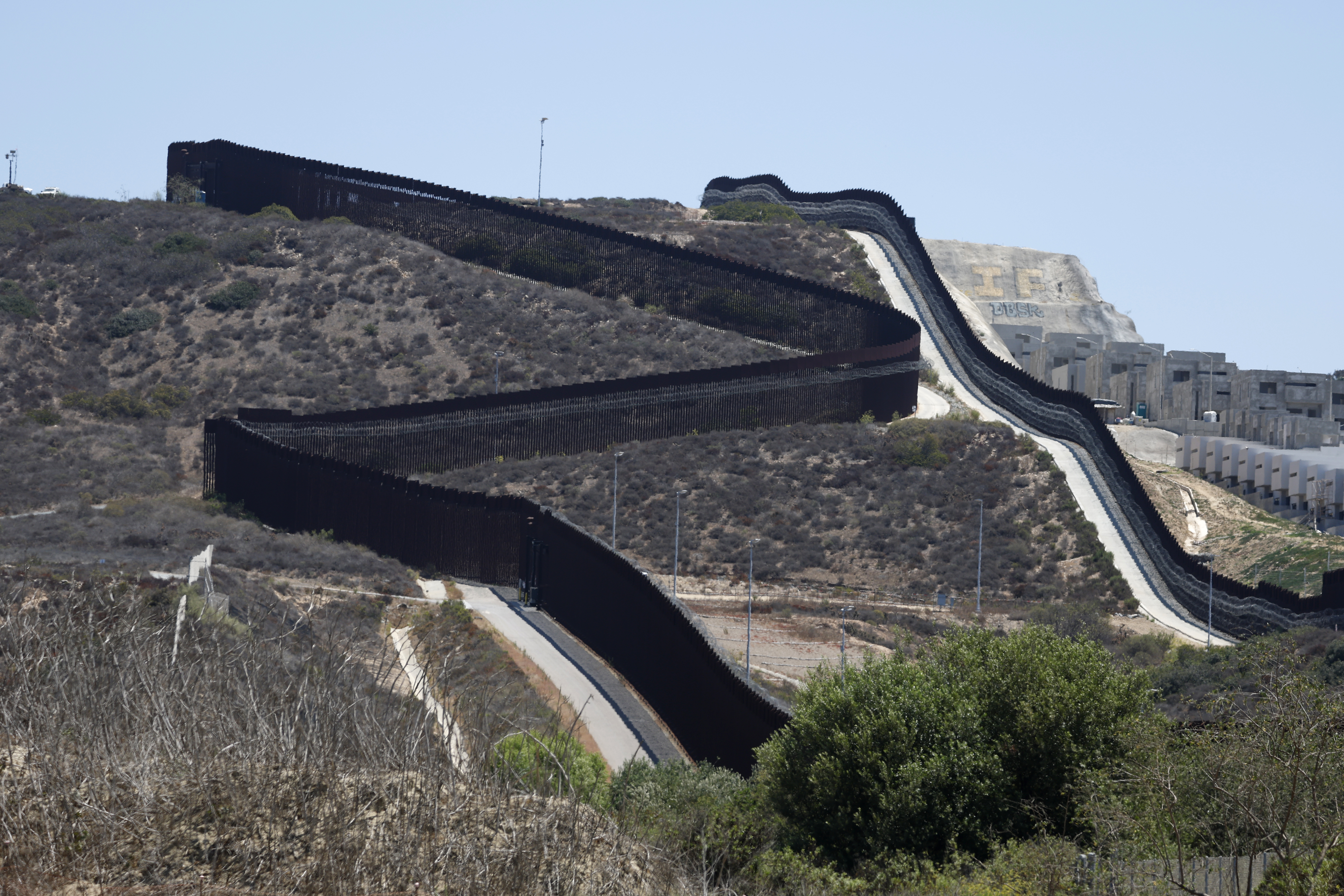 Three Migrants Fall From Border Wall in California: Report