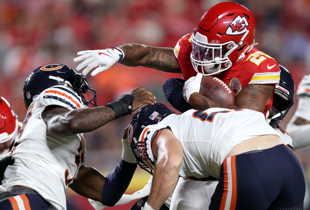 Chiefs eliminan al corredor por $6 millones antes del juego de los Titans