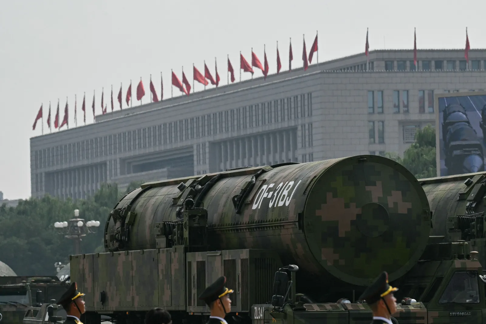 Hơn 100 tên lửa ICBM Trung Quốc nạp đầu đạn, Mỹ đứng ngồi không yên