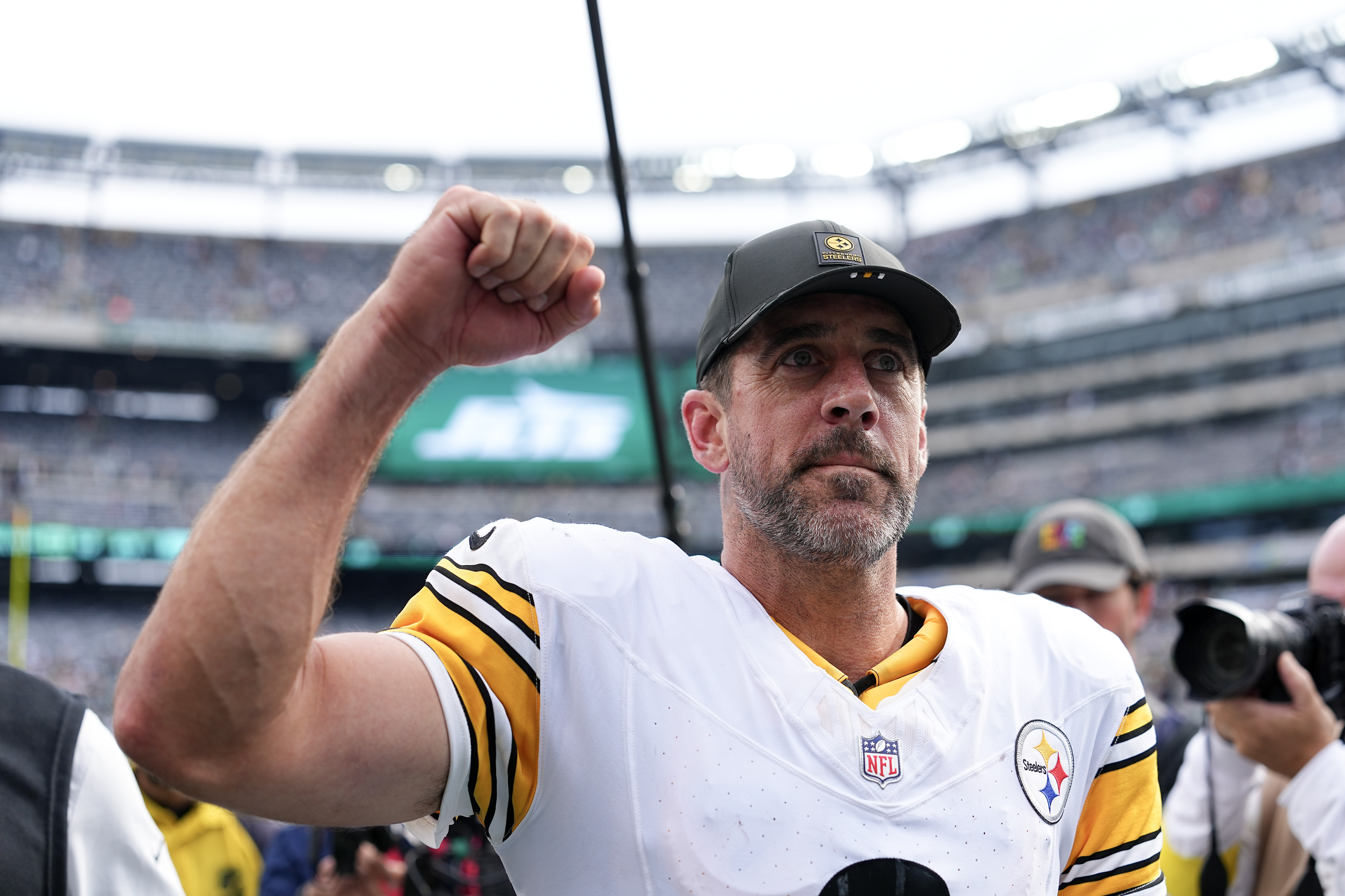 Aaron Rodgers Gets Emotional With Ex-Teammate After Steelers Win