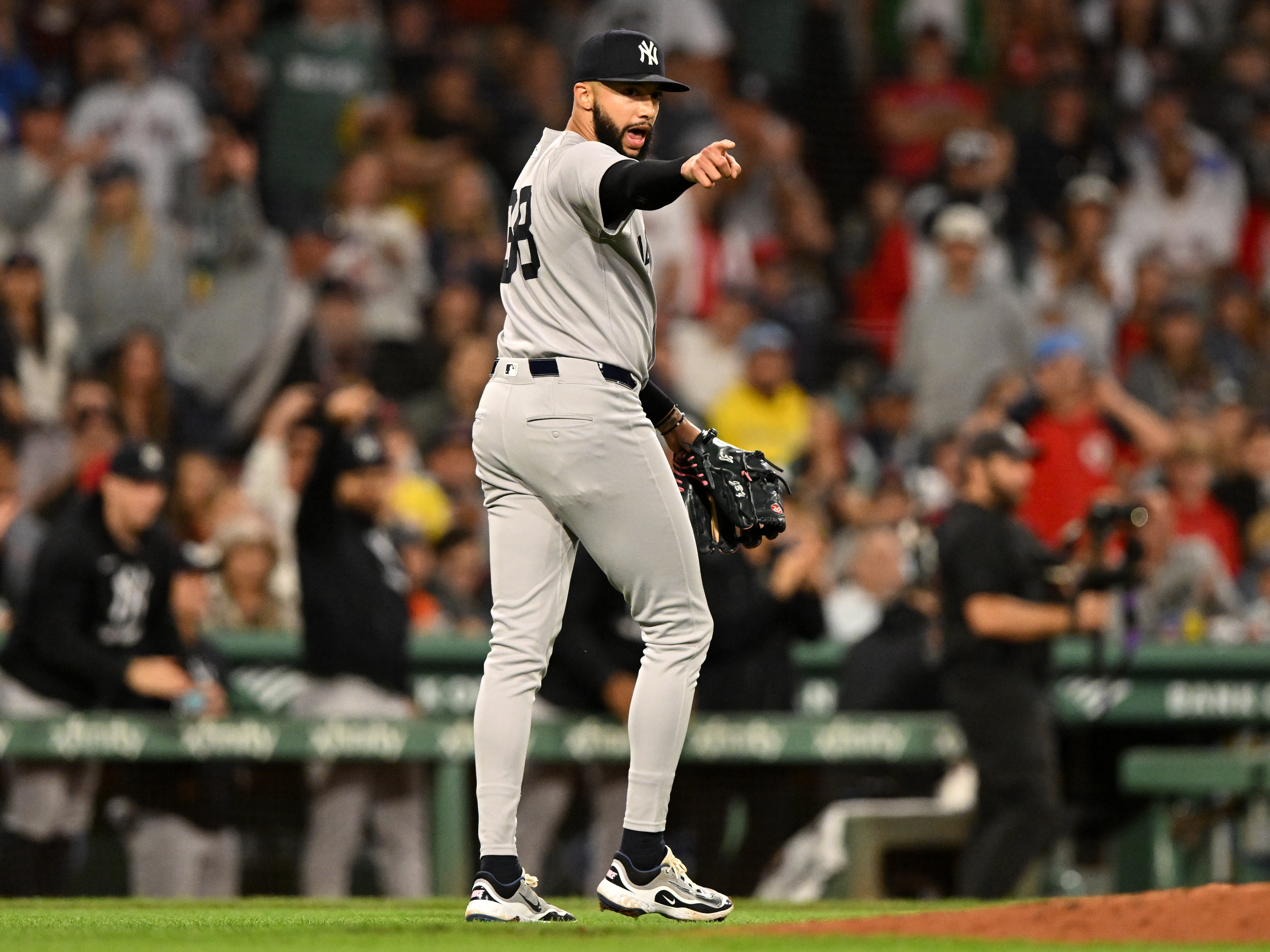 Mets 'Comfortable' With Devin Williams as Closer After Edwin Diaz Report