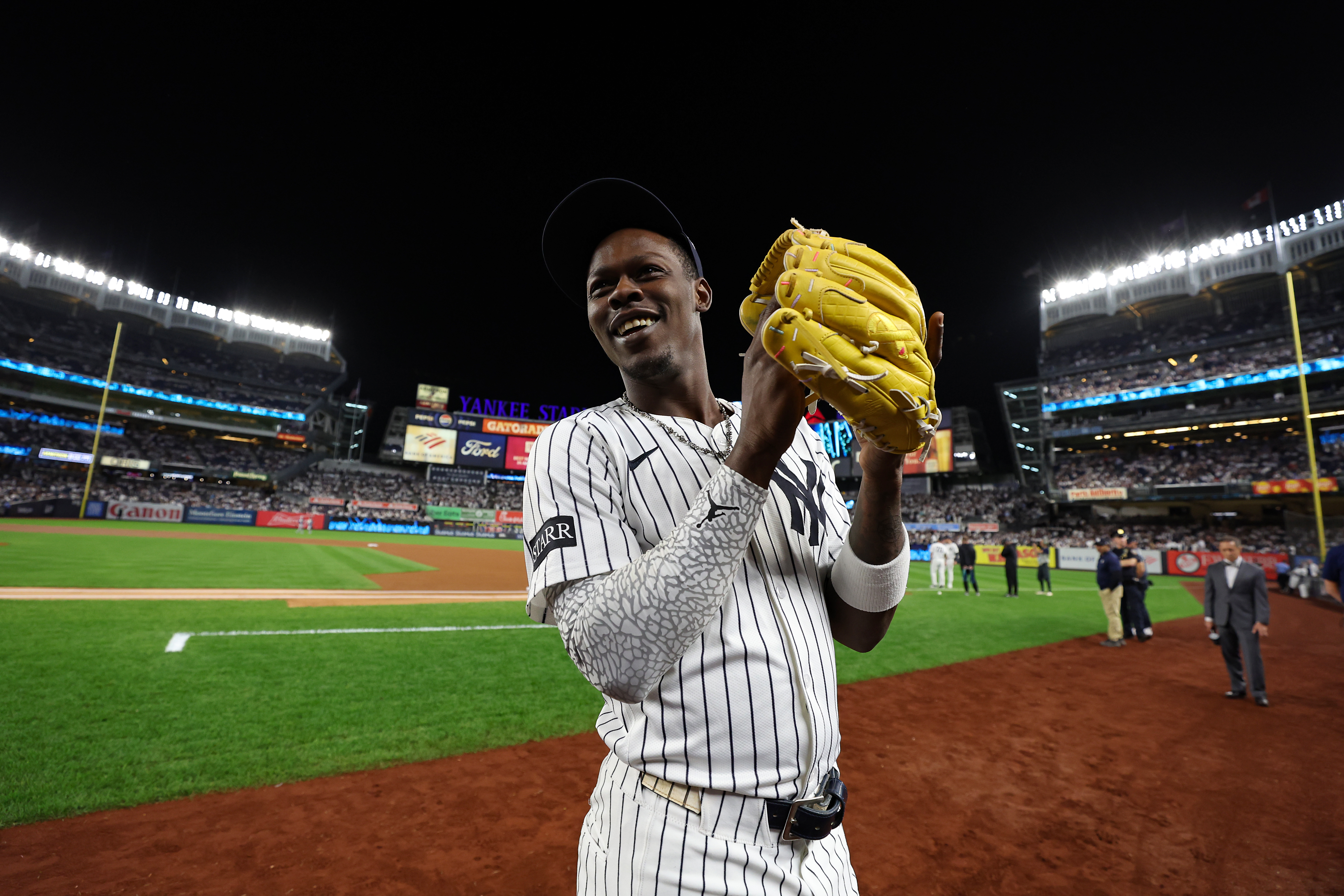 Yankees 27-Year-Old Fan Favorite Gets Ominous Trade Market Update