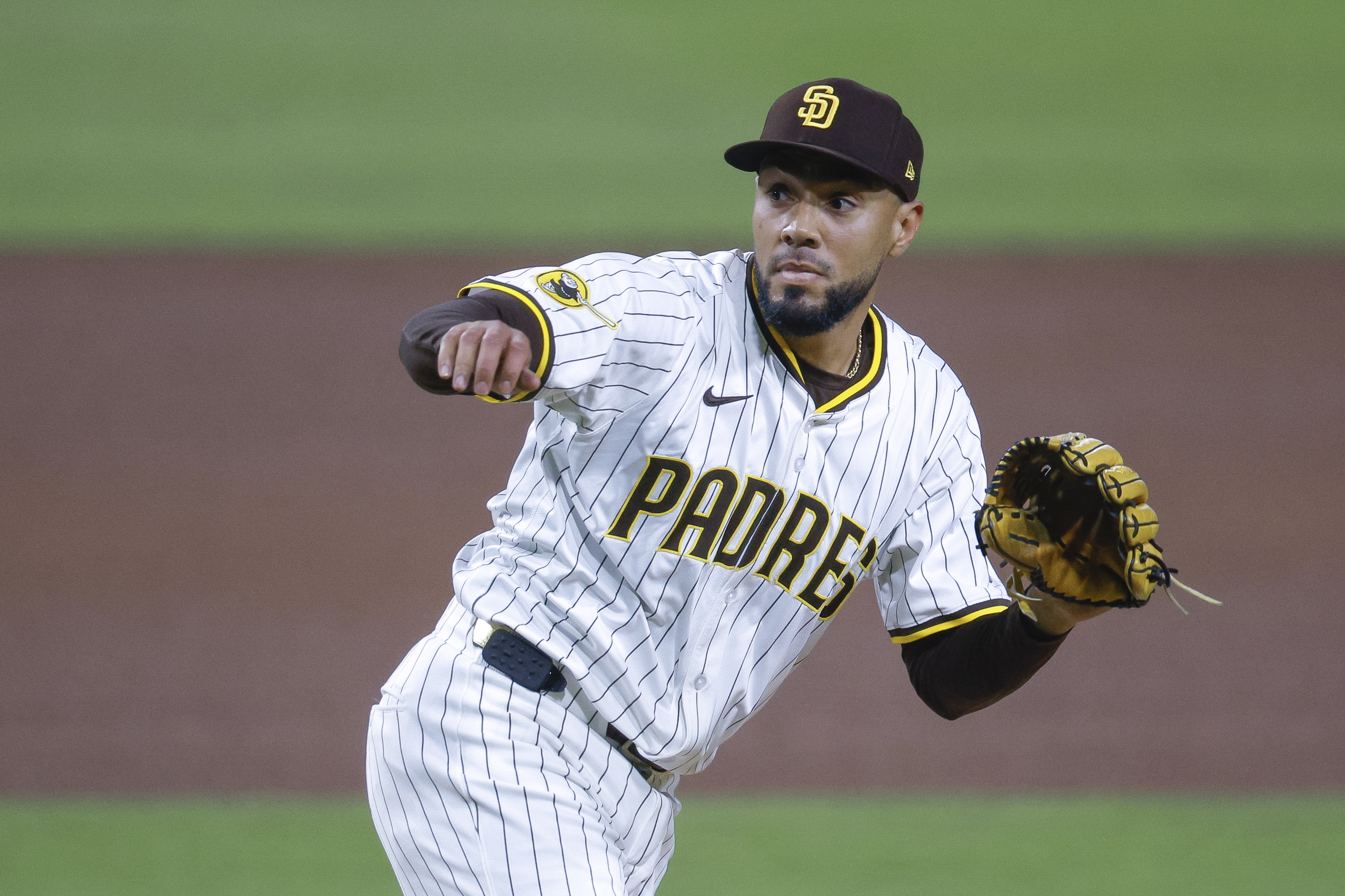 Mets Fans Get Unsettling Update on Reliever Pursuits After Robert Suarez Report