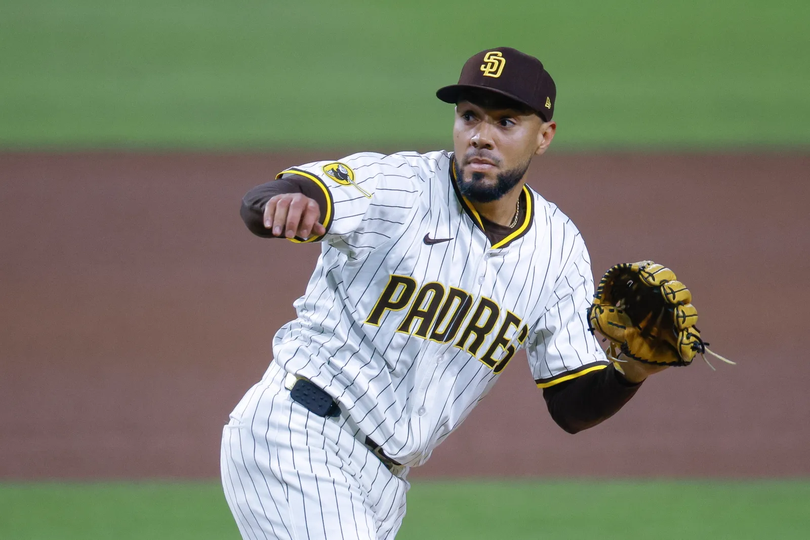 Mets Fans Get Unsettling Update on Reliever Pursuits After Robert Suarez Report