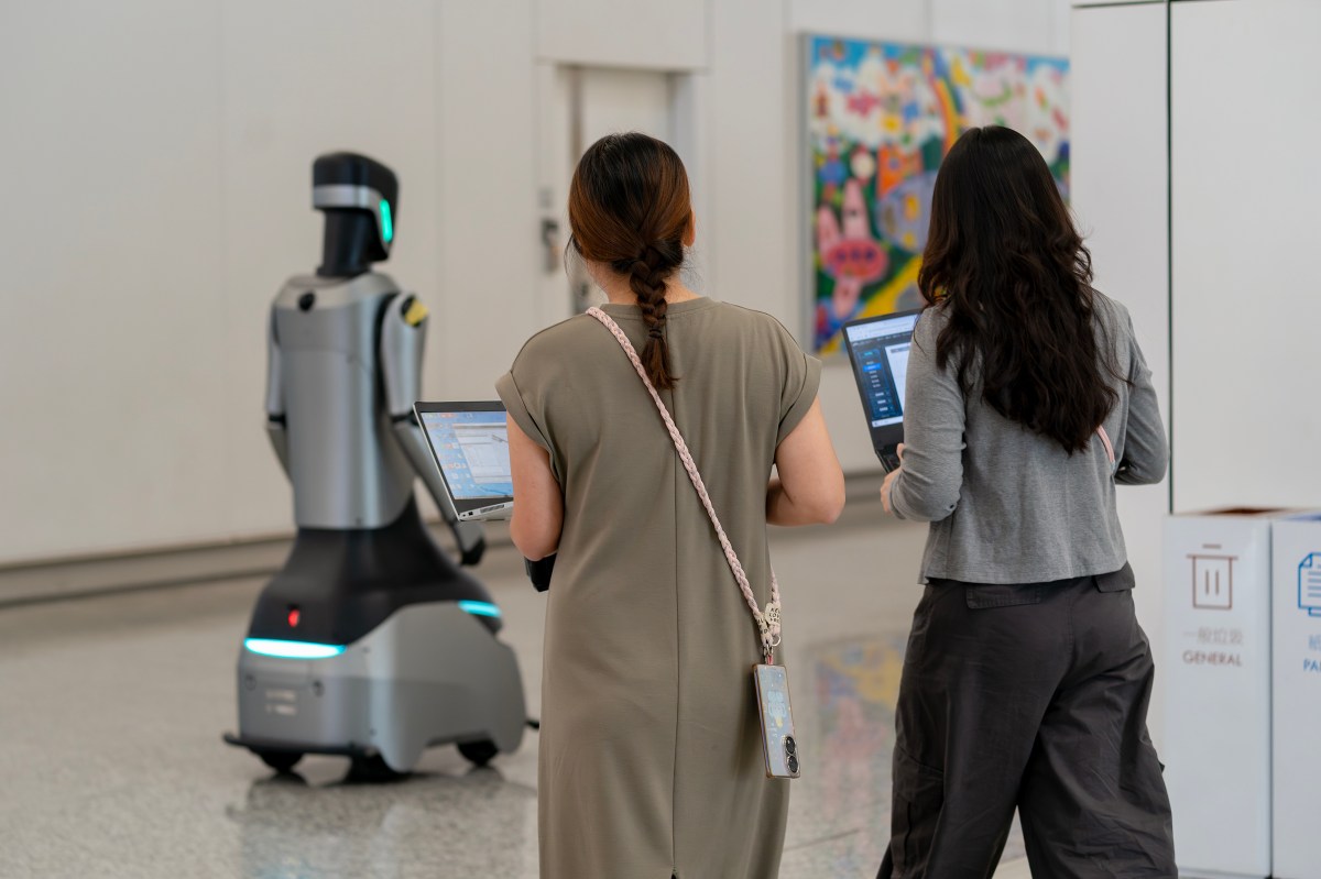 HR Leaders Use Transparency and Training to Address AI Fears