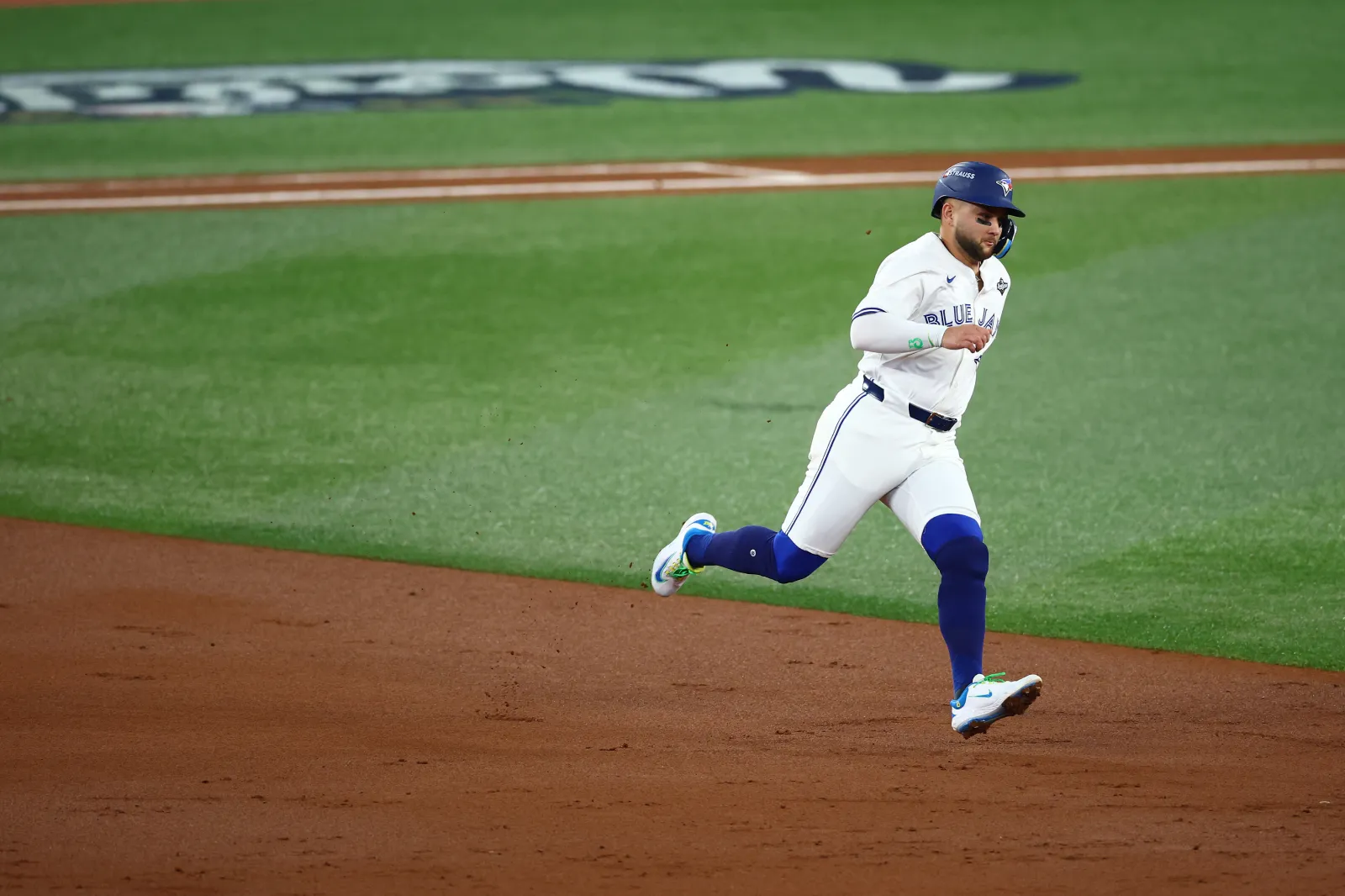 Bo Bichette Urged to Sign With Blue Jays Rival Instead of Joining Dodgers