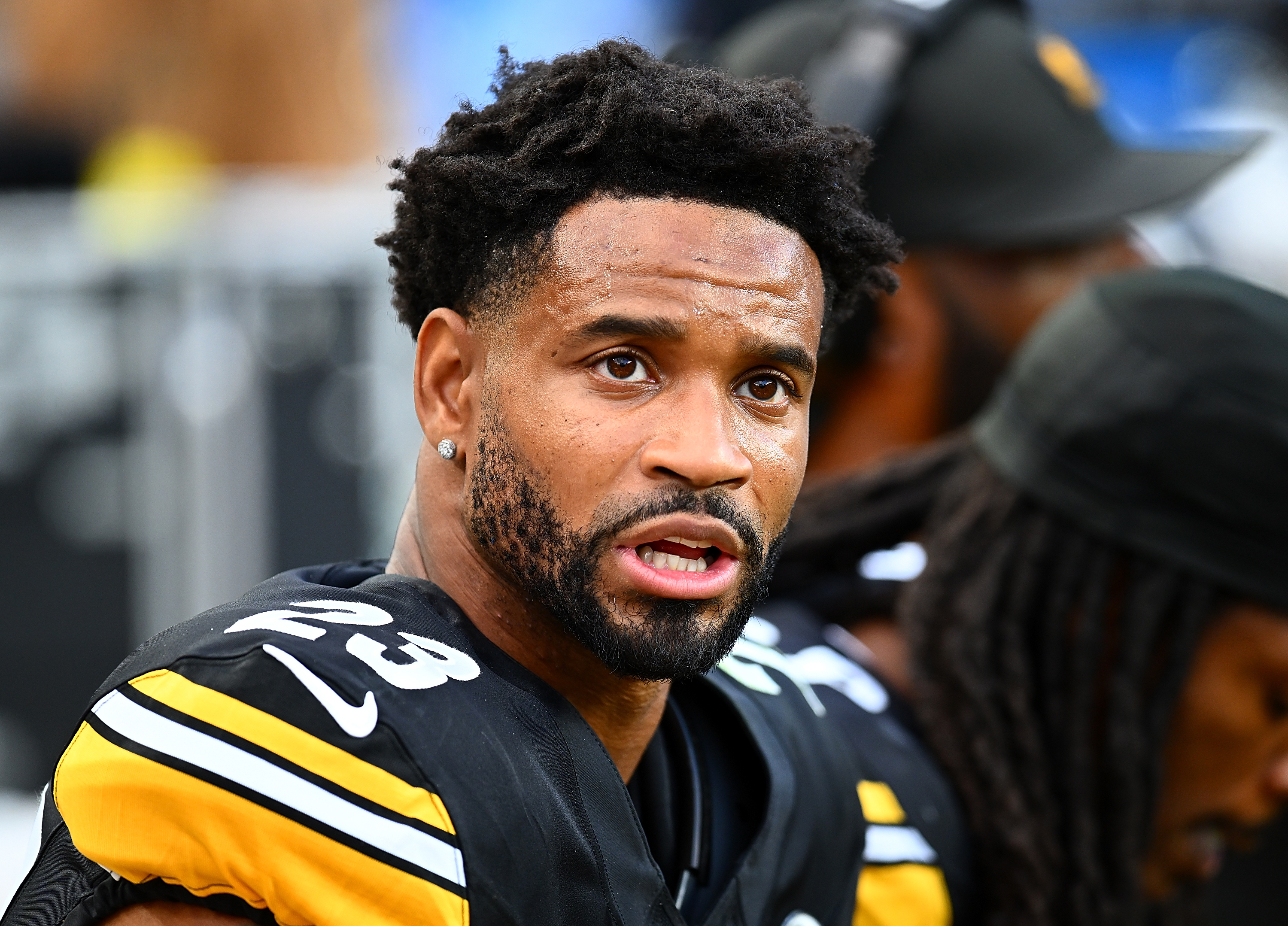 Darius Slay Contemplating Retirement Day After Being Claimed by Bills