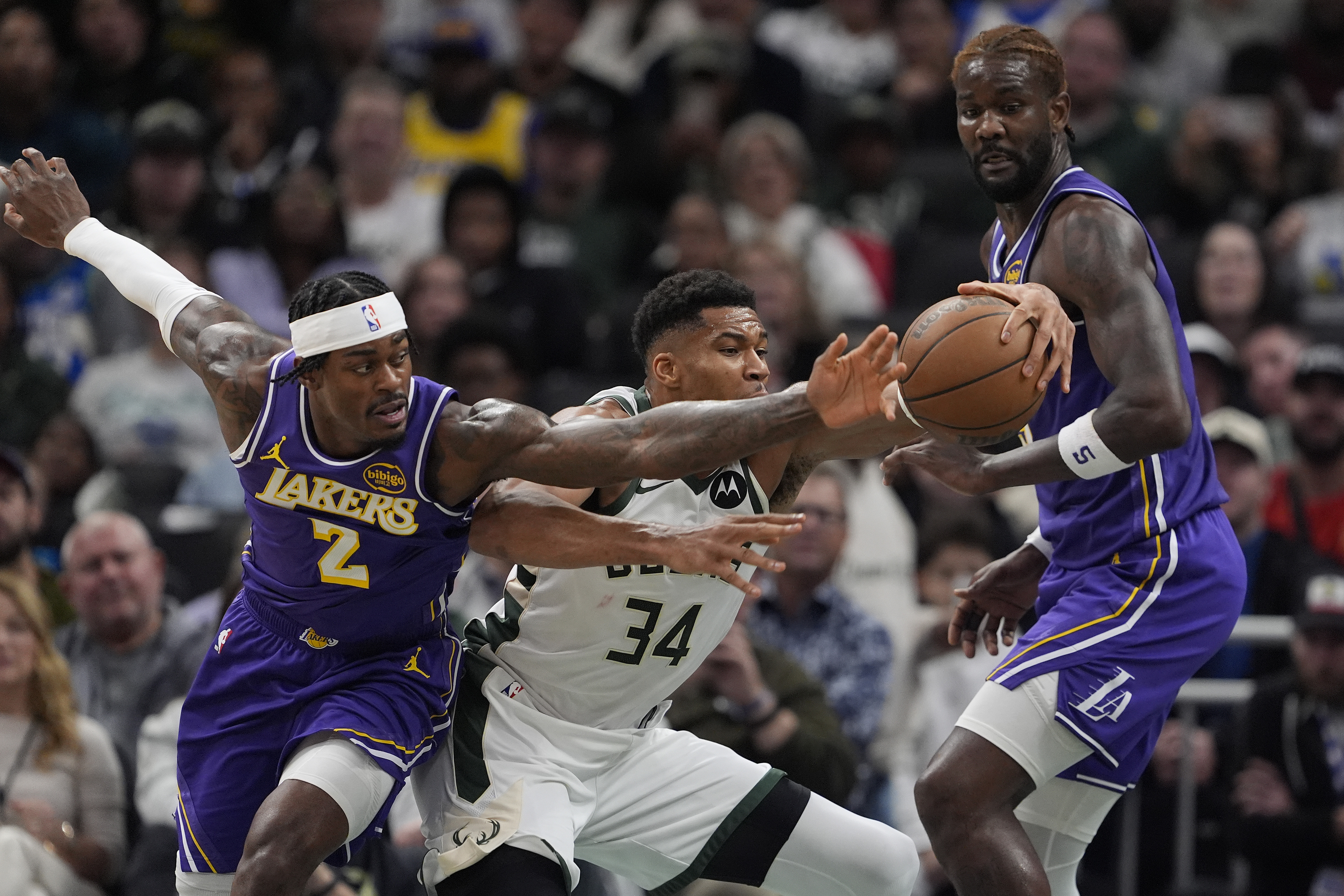 Massive Lakers Trade Idea Has LA Landing Giannis Antetokounmpo, Moving Five Role Players