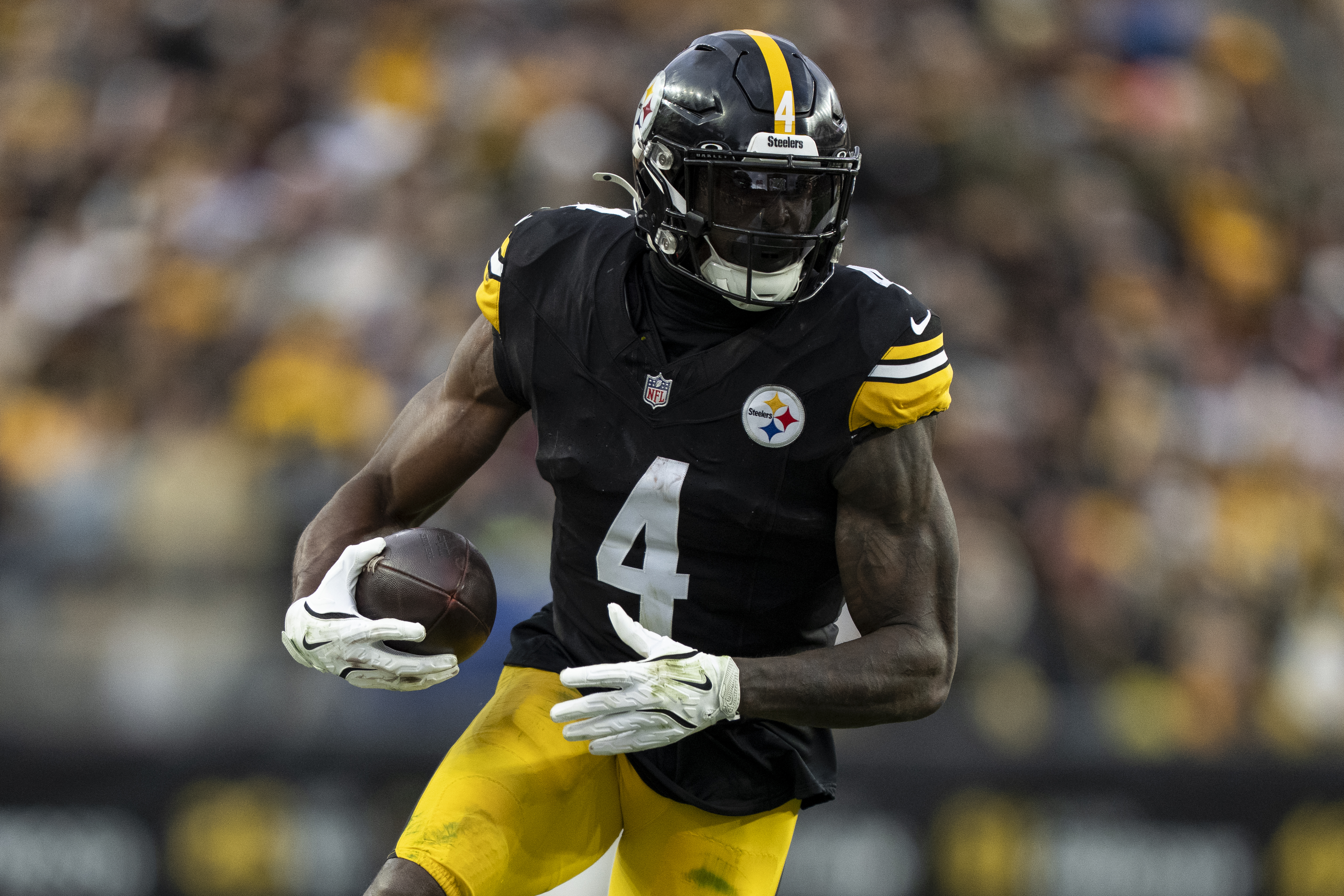 Steelers Hit With Ominous DK Metcalf Warning Amid $45 Million Decision