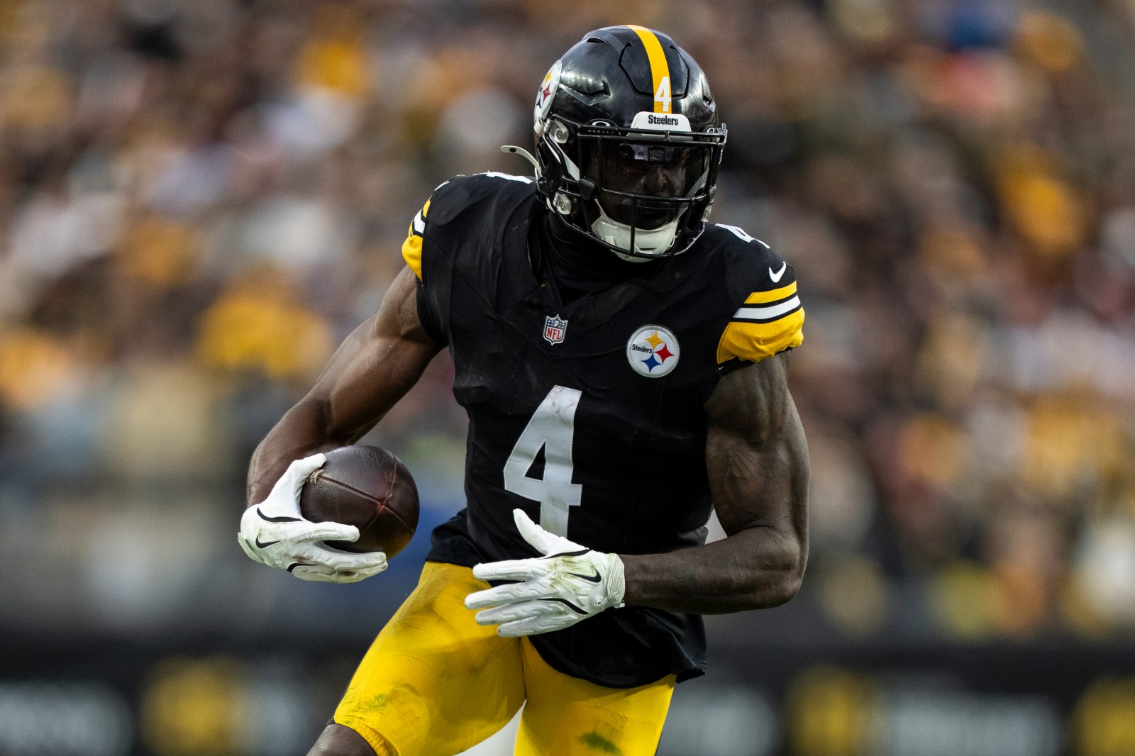 Steelers Hit With Ominous DK Metcalf Warning Amid $45 Million Decision