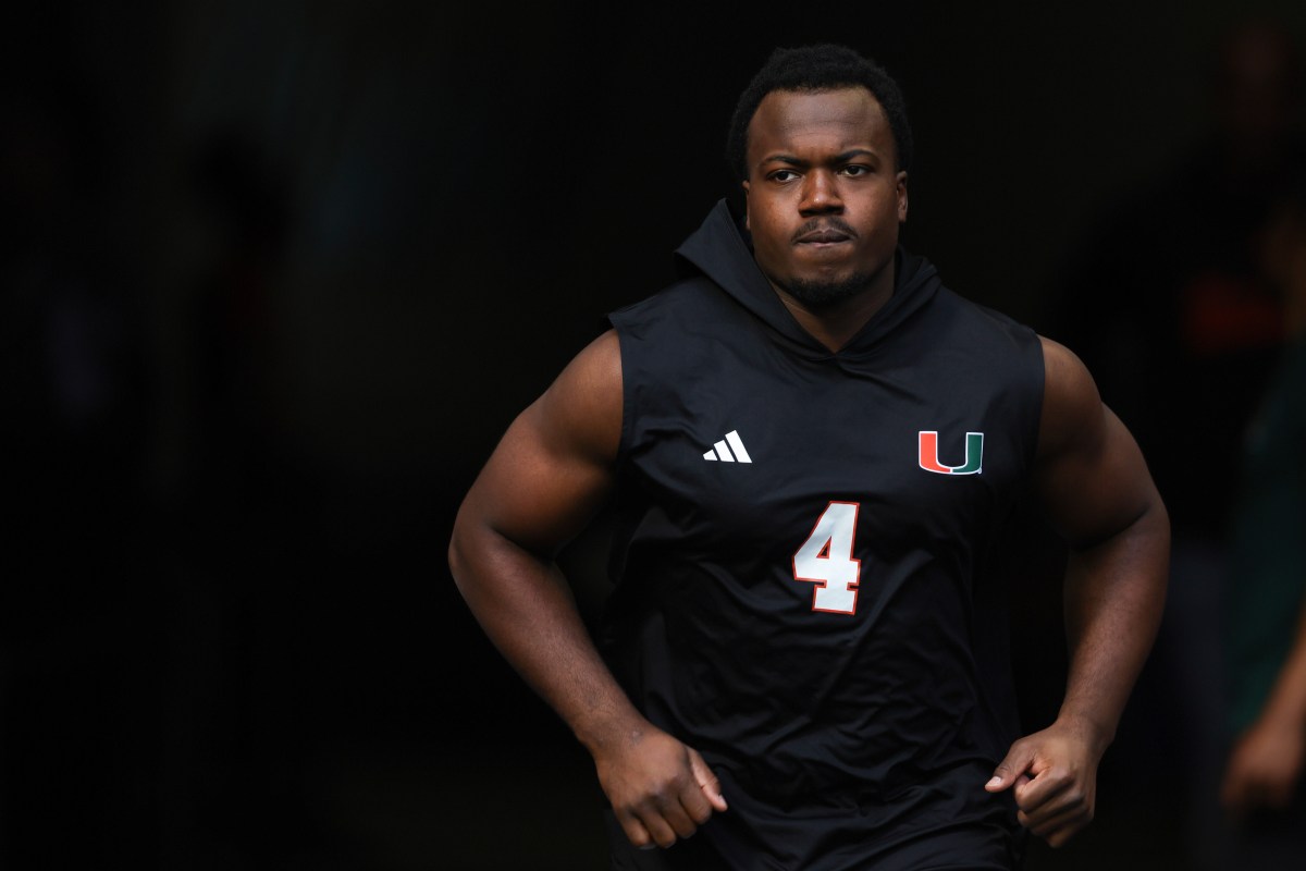 Rueben Bain Jr., de Miami, provoca alvoroço nas redes sociais com os comentários acalorados de Mike Elko Rueben Bain Jr., de Miami, provoca alvoroço nas redes sociais com os comentários acalorados de Mike Elko