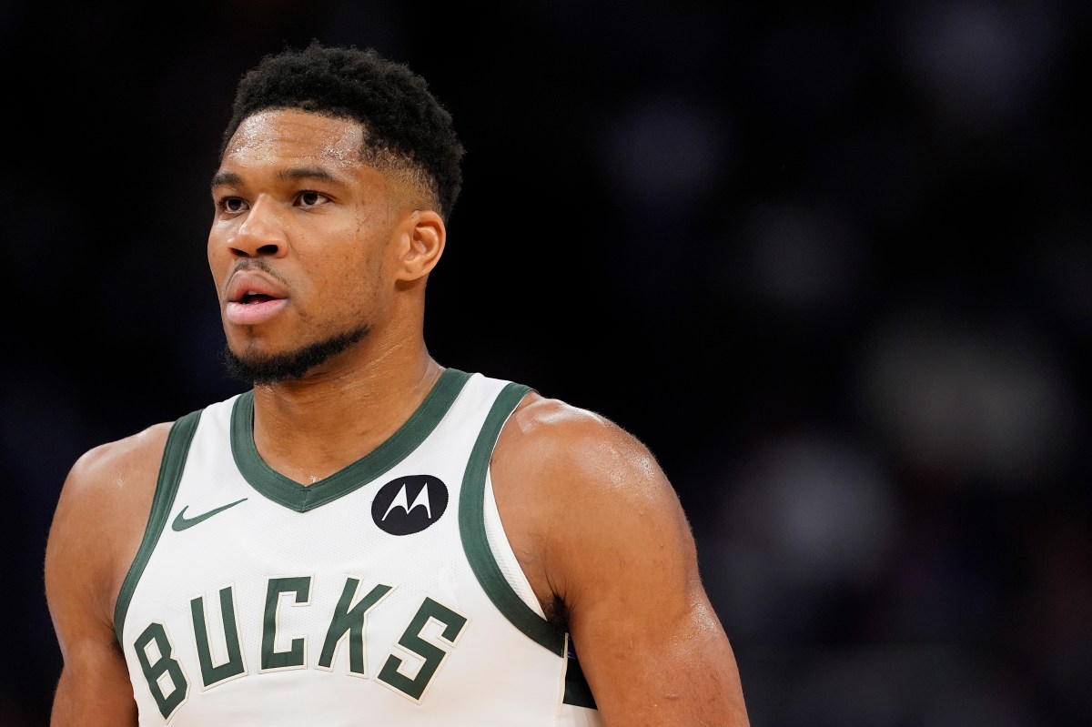 Dwight Howard's Lakers Call to Giannis: A Bold Message Amid Injury