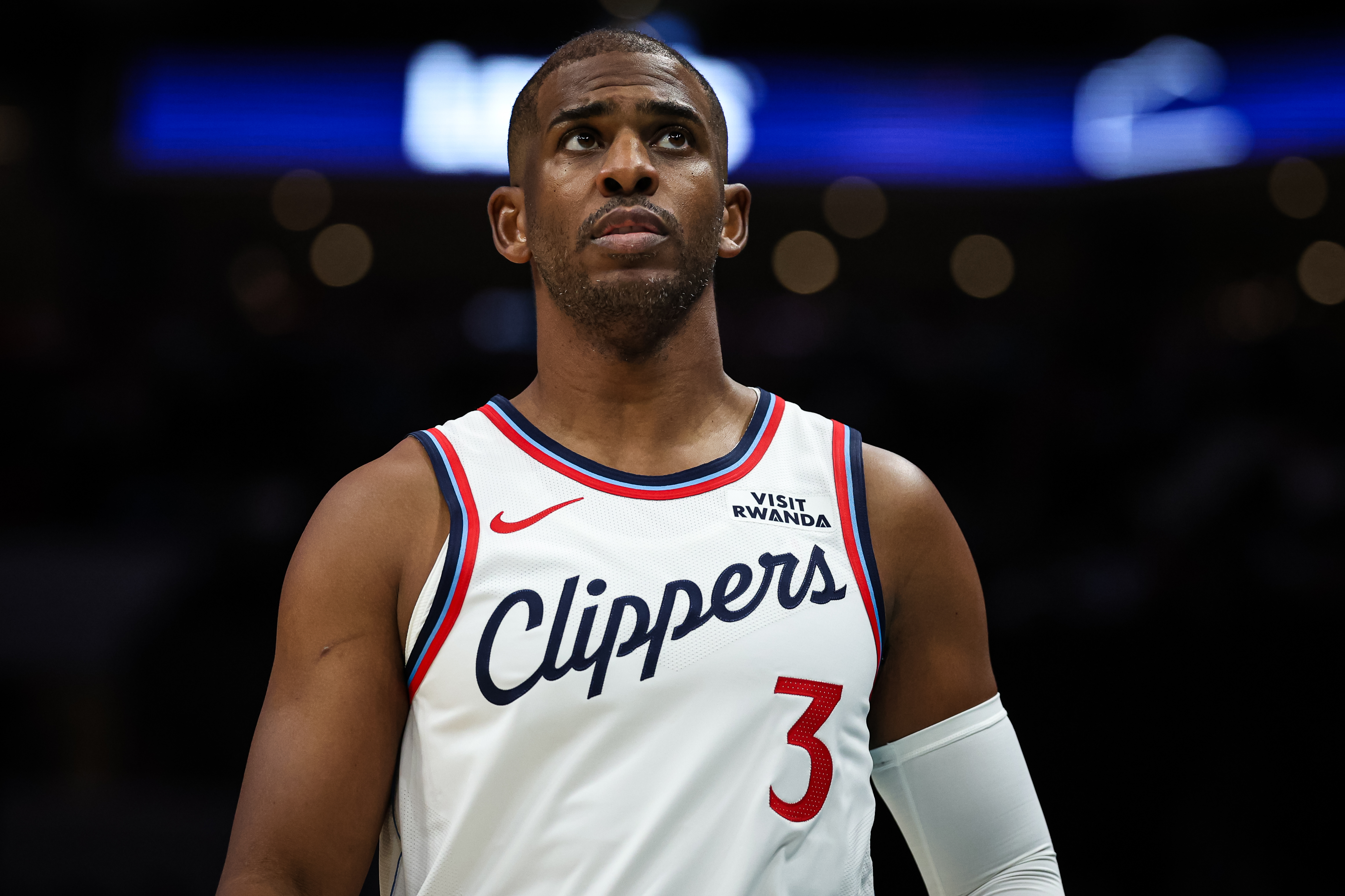 Chris Paul Offers 7-Word Response to Stunning Clippers Decision