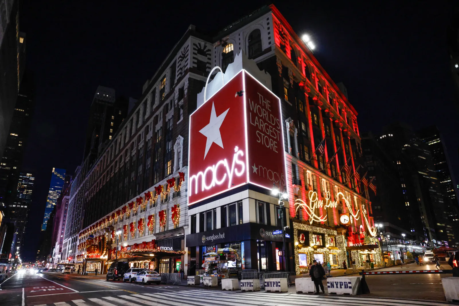 Clothes Stores Closing Across US in 2025 - Newsweek