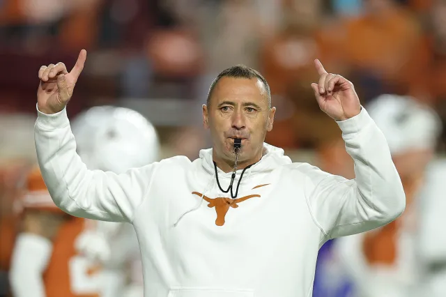 Head coach Stephen Sarkisian