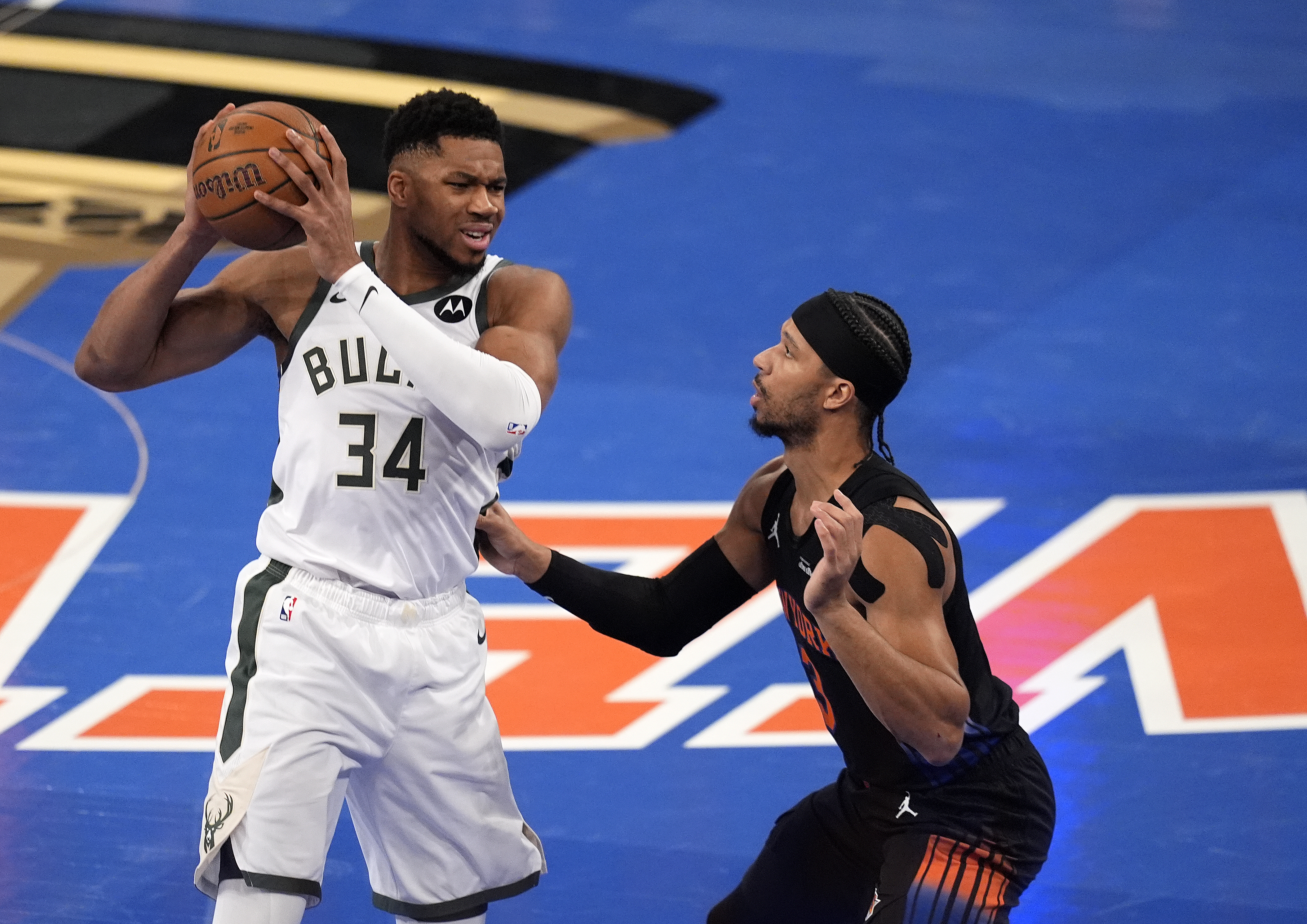 Warriors Help Knicks Land Giannis in Mega Mock Deal - Newsweek