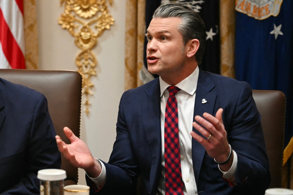 O projeto de lei do orçamento de defesa do Parlamento pode forçar Hegseth a divulgar o vídeo do ataque
