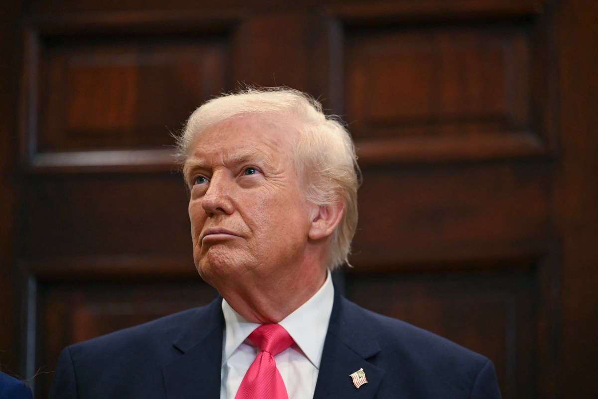 Decoding Trump's Turbulent Week: Implications for the 2026 Midterms