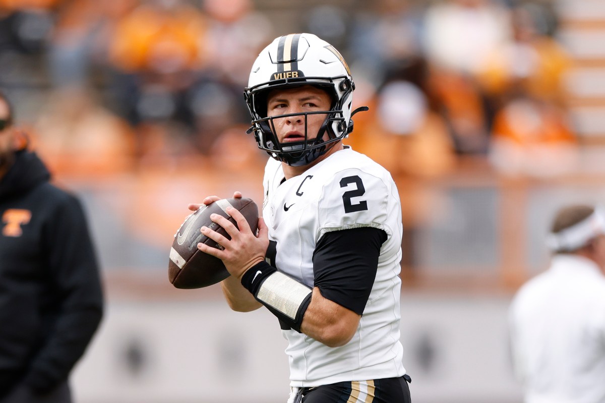 Clark Lea, da Vanderbilt, explica por que Diego Pavia merece o Troféu Heisman.