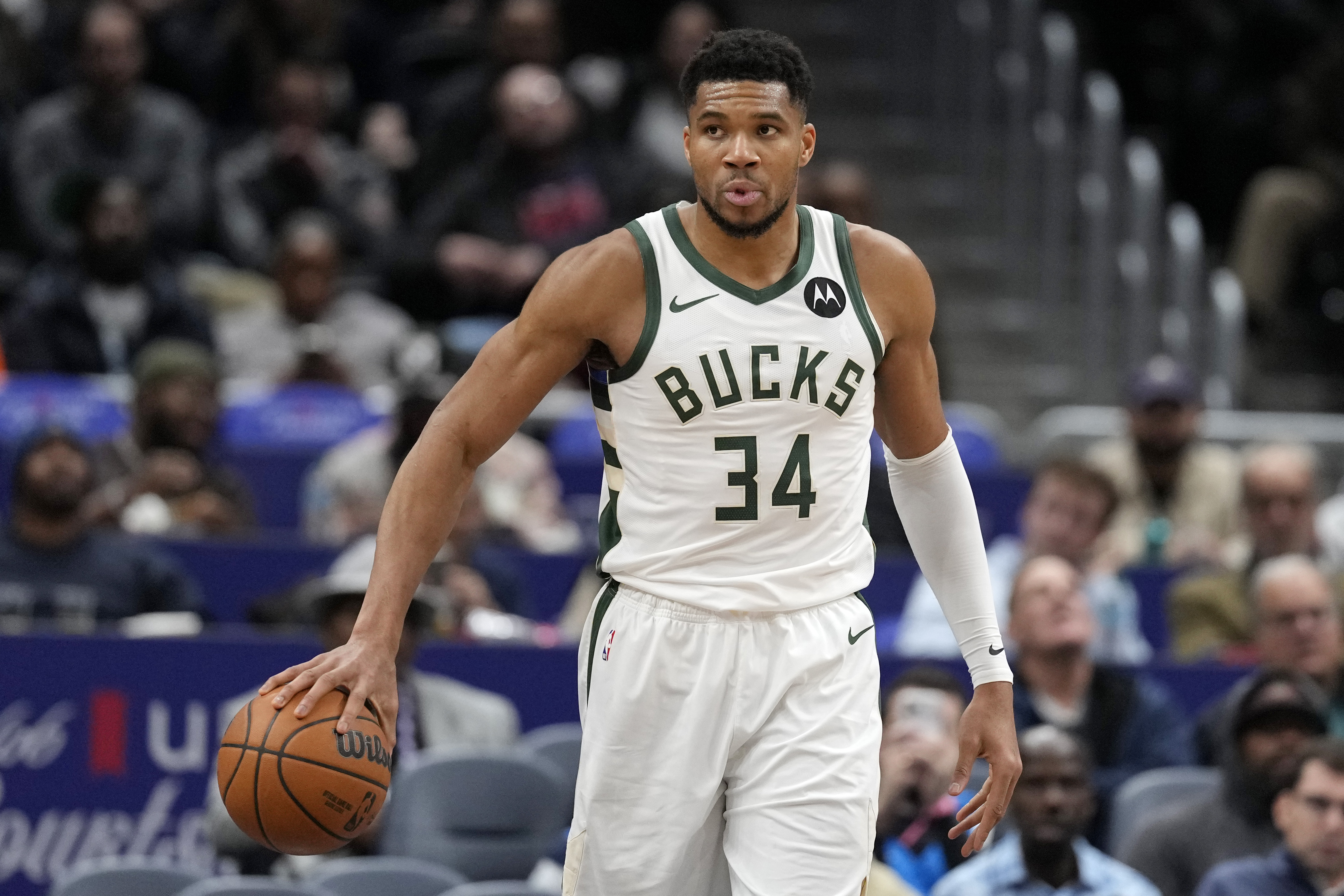 Warriors Open to Paying Stunning Trade Cost to Pair Giannis With Steph Curry