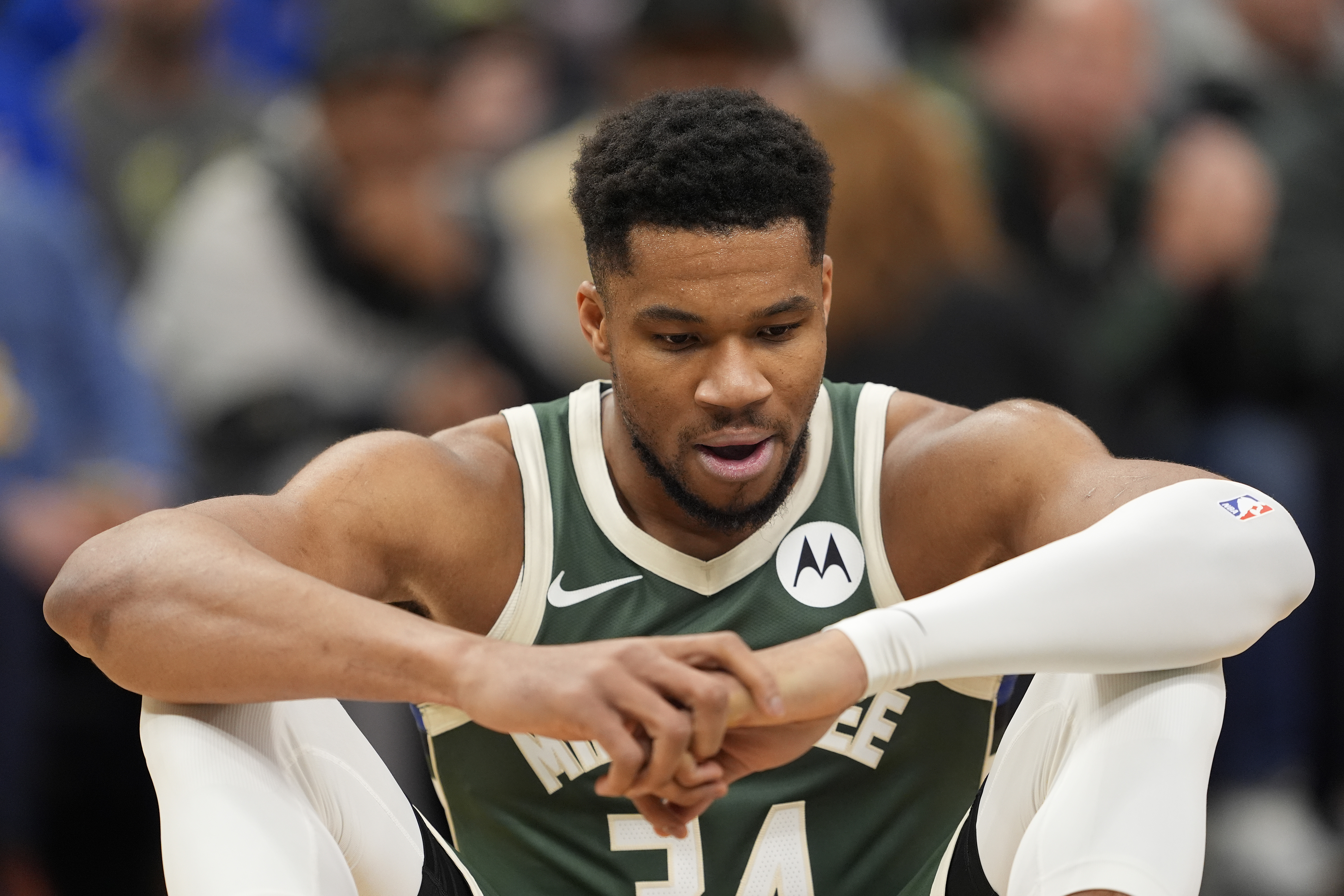 Bucks Get Concerning Giannis Antetokounmpo Injury Update Amid Trade Buzz