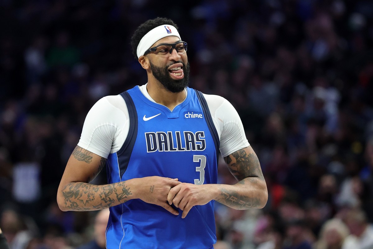 3 NBA Teams Eye Massive Trade Push for Mavericks’ Anthony Davis 3 NBA Teams Eye Massive Trade Push for Mavericks’ Anthony Davis
