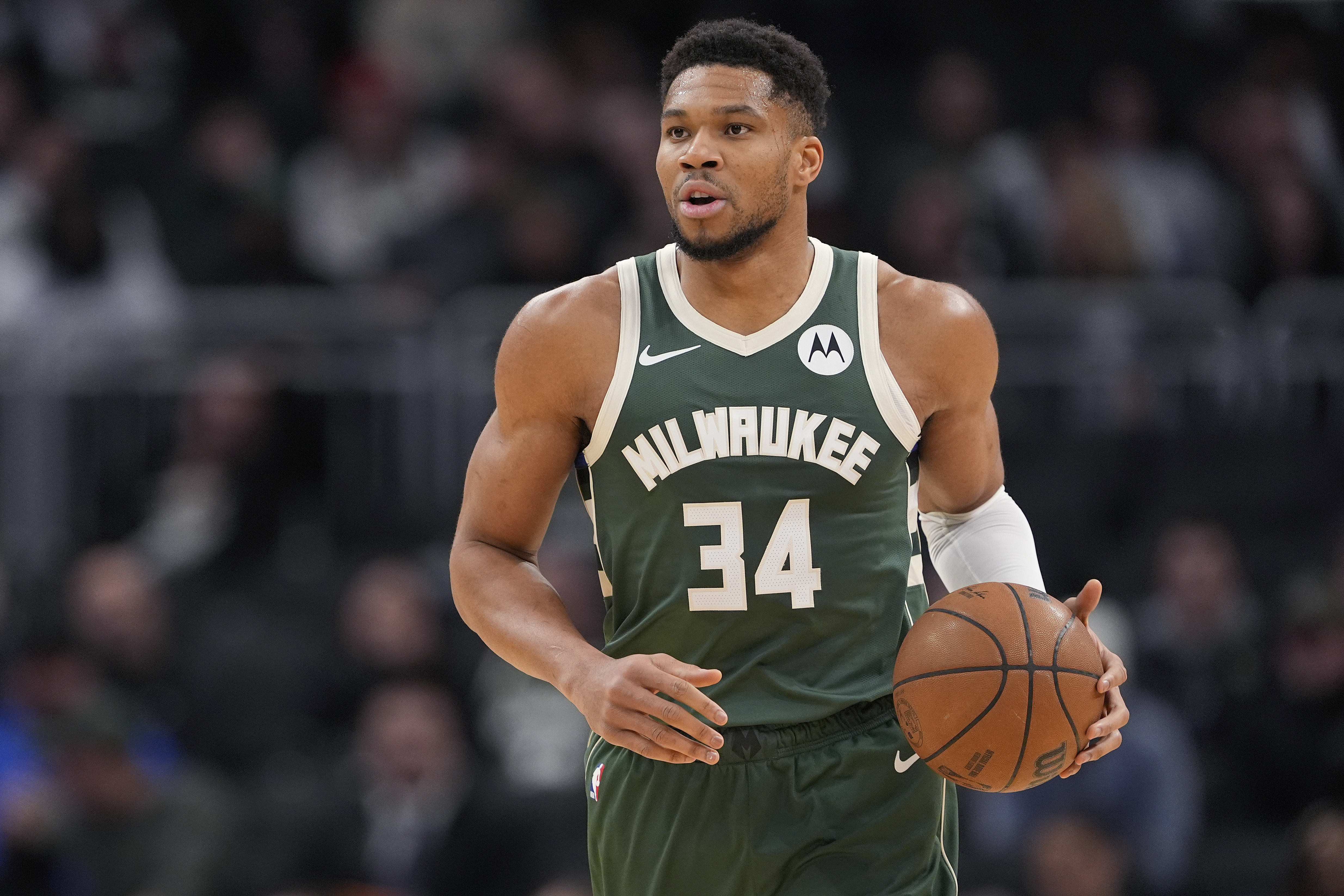 Lakers’ Giannis Antetokounmpo Trade Chances Revealed by NBA Insider