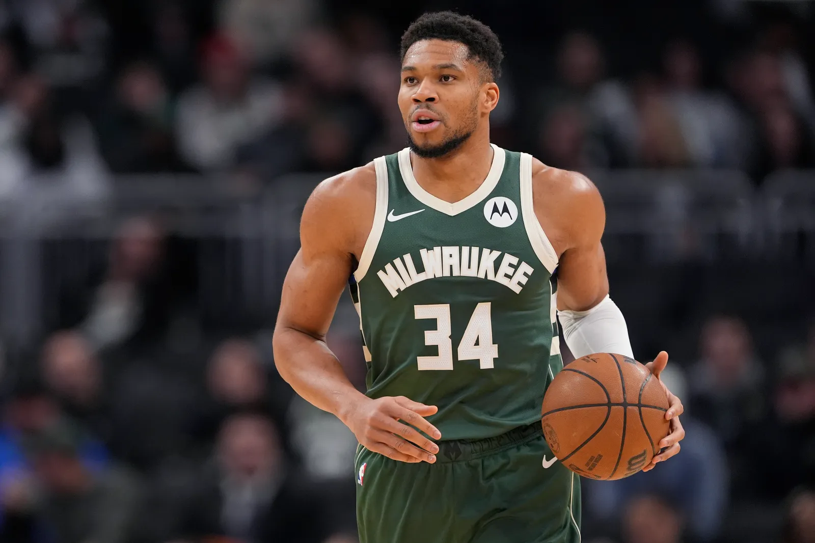 Lakers’ Giannis Antetokounmpo Trade Chances Revealed by NBA Insider