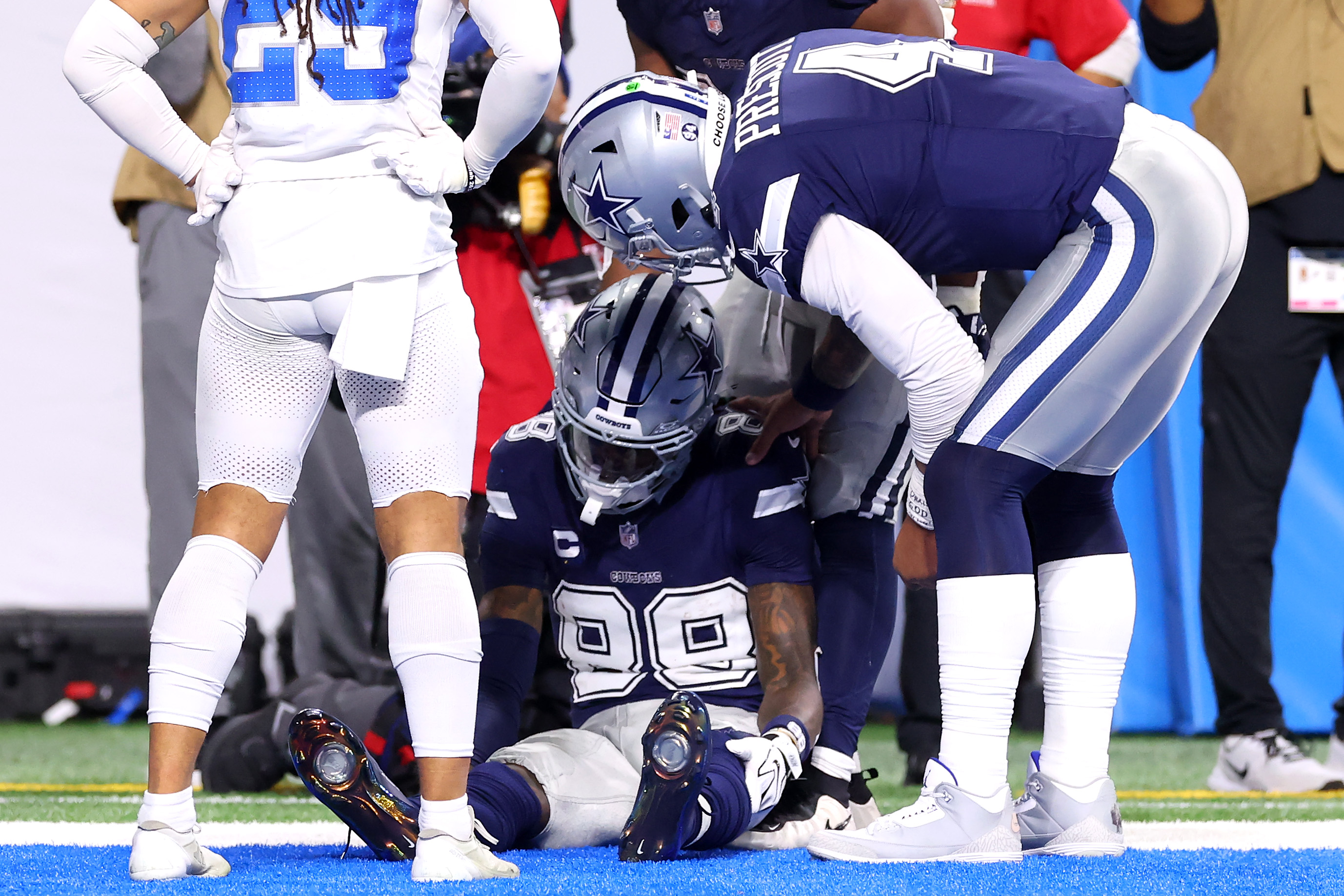 Cowboys WR CeeDee Lamb Breaks Silence After Scary Concussion - Newsweek