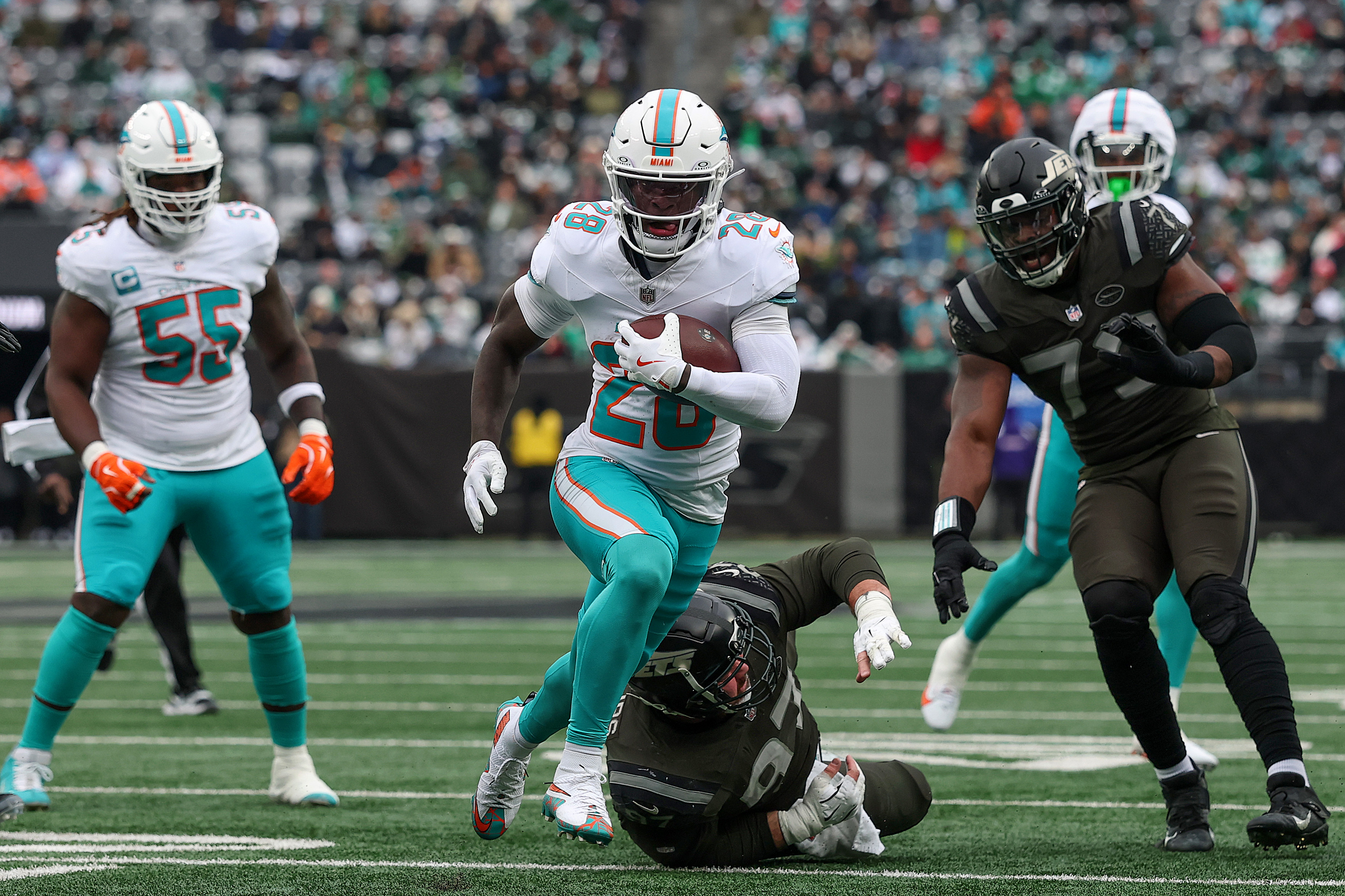 Best Dolphins vs. Steelers Player Prop Bets: De'Von Achane To Stay Hot?