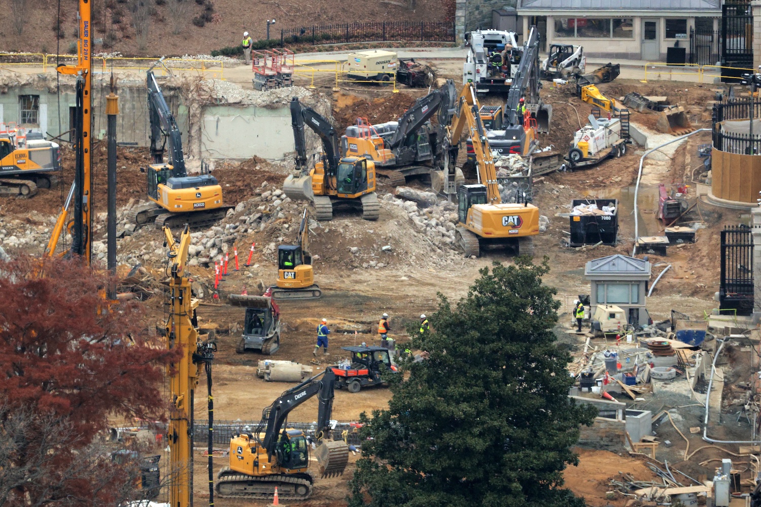 newsweek.com - Simon Crerar - Trump admin defends ballroom construction as matter of national security