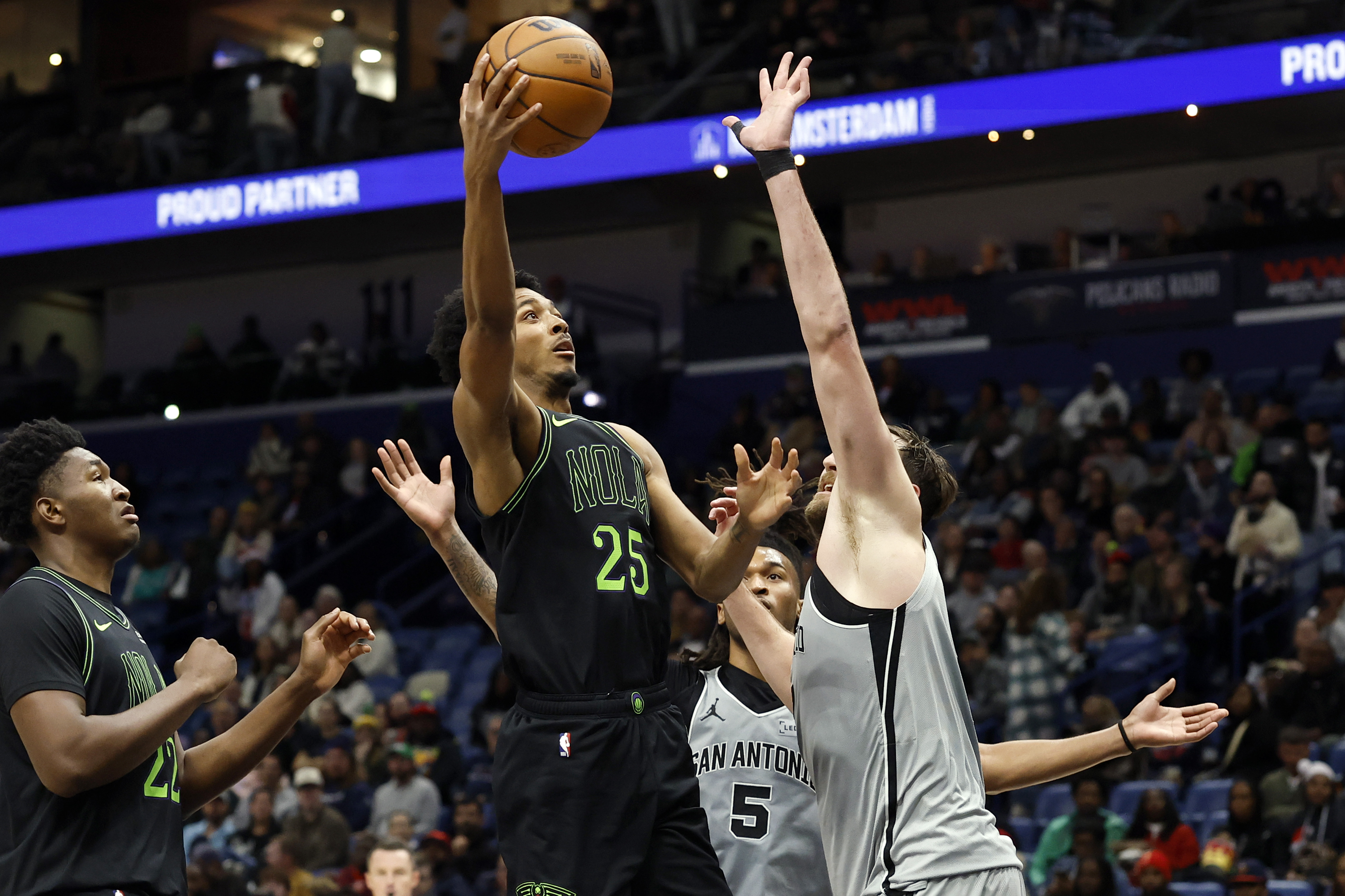 San Antonio Spurs Emerging as Favorites to Land Trey Murphy III