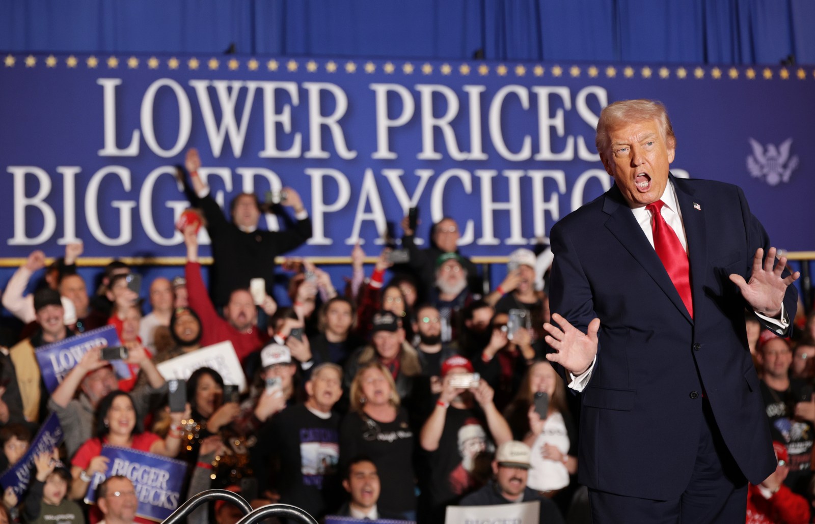 newsweek.com - Hugh Cameron - Trump's 'A+++++' review of economy clashes with Americans' perceptions