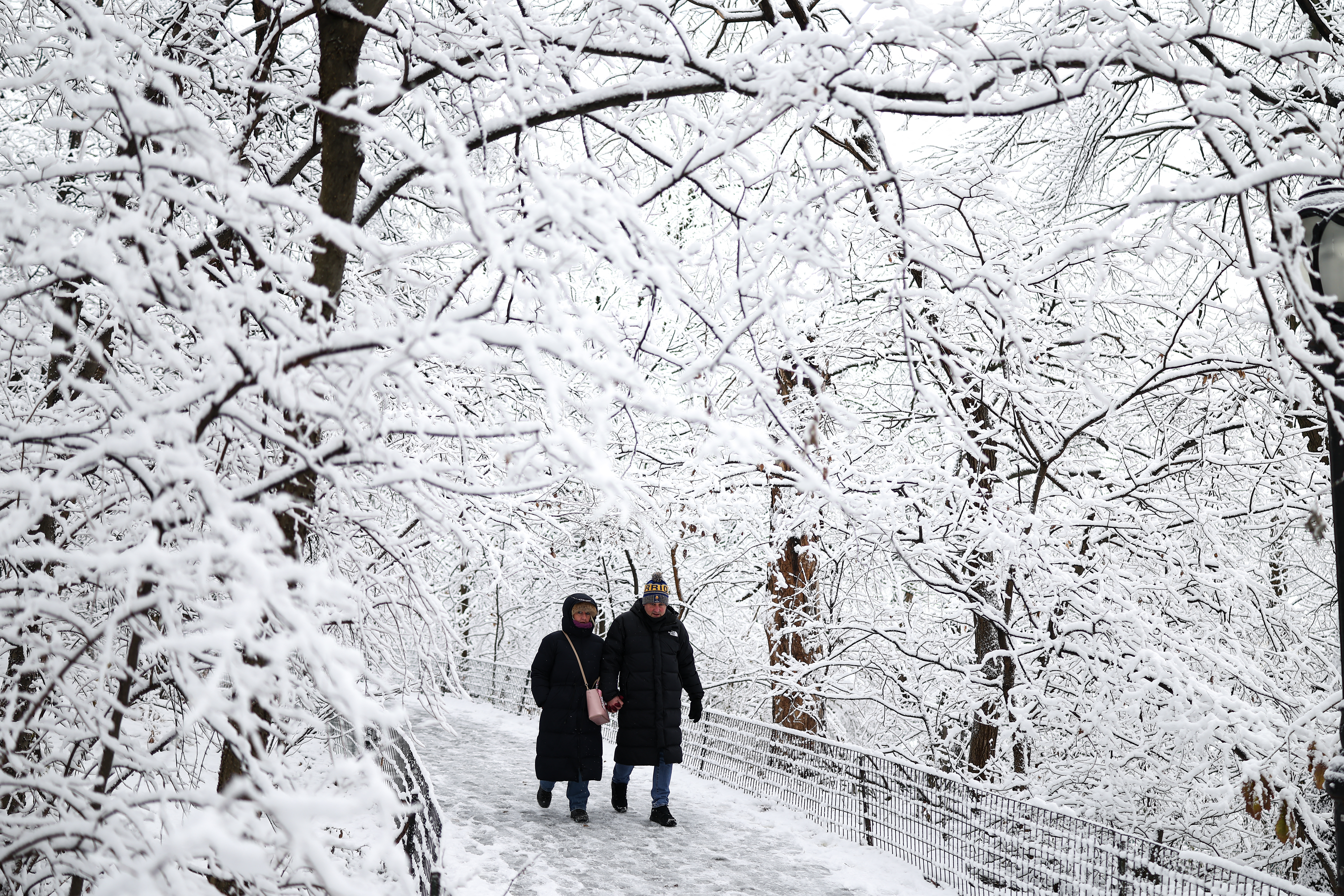 Winter Storm Warning As 35 Inches Of Snow to Hit