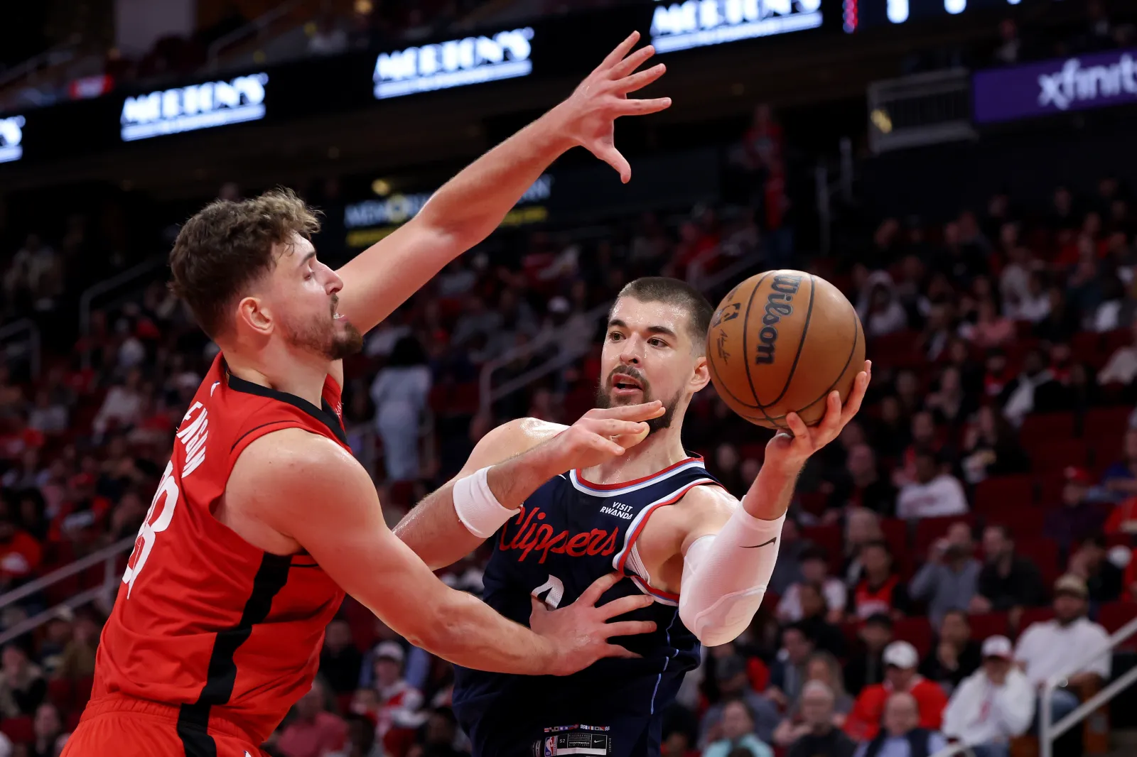 Ivica Zubac in action