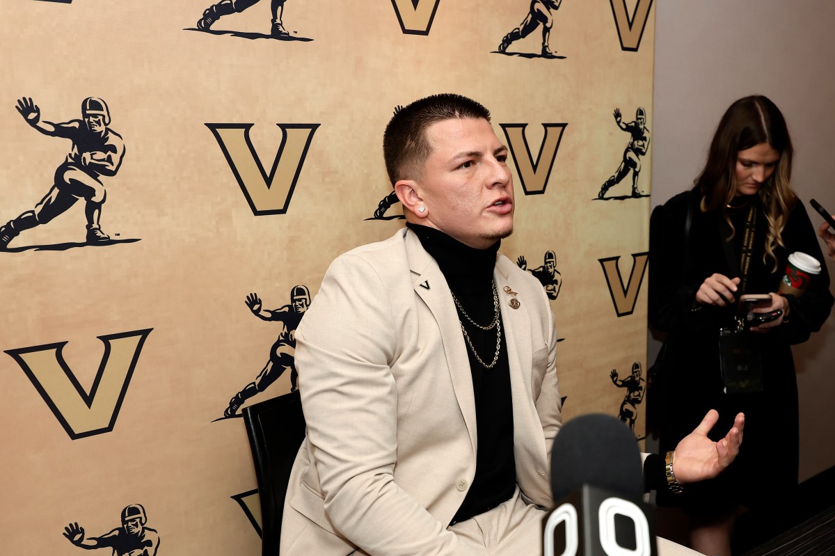 Diego Pavia, do Vanderbilt, pede desculpas pelo comportamento após a derrota de Heisman