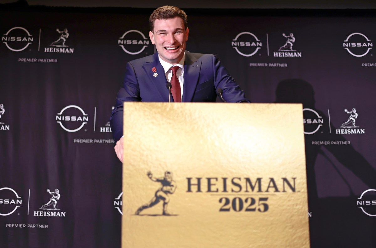 Fernando Mendoza envia homenagem sincera à sua mãe após a vitória de Heisman