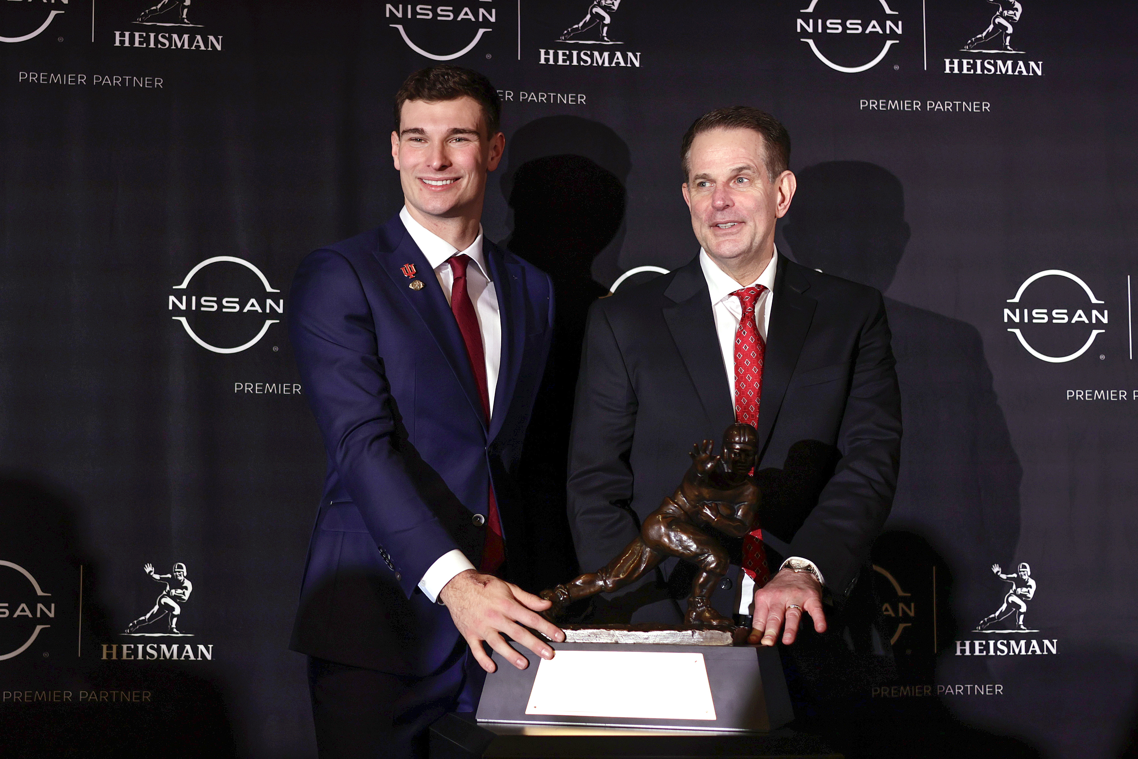 Indiana Predicted to Land Top Transfer QB as Fernando Mendoza Replacement