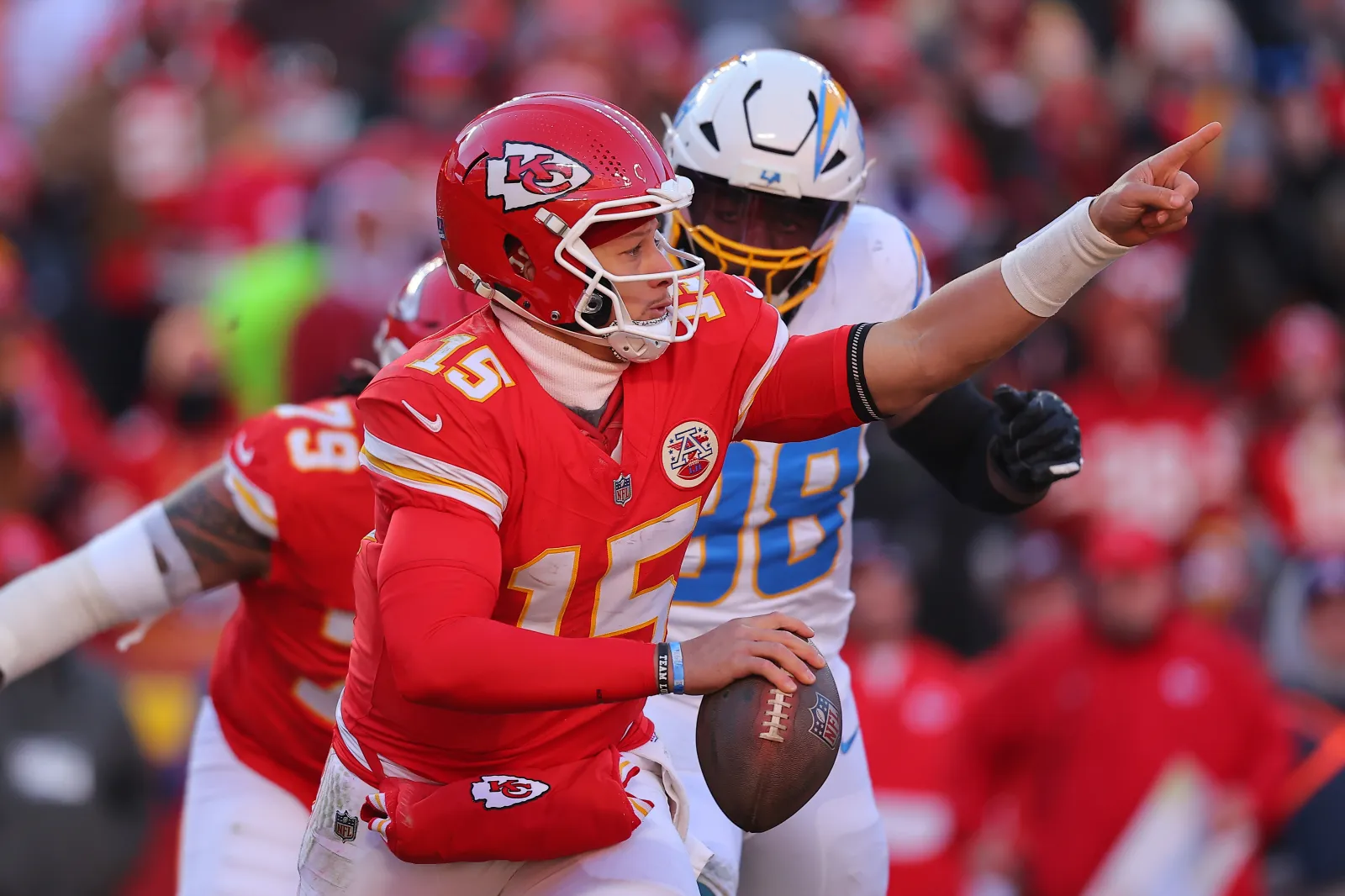 Chiefs could replace Patrick Mahomes with rival AFC West QB to start 2026