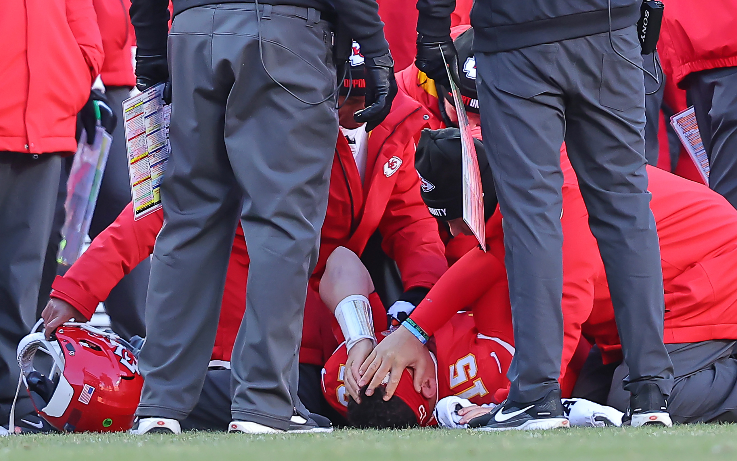 Chiefs Get Devastating Patrick Mahomes Injury Prediction from Sports Doctor