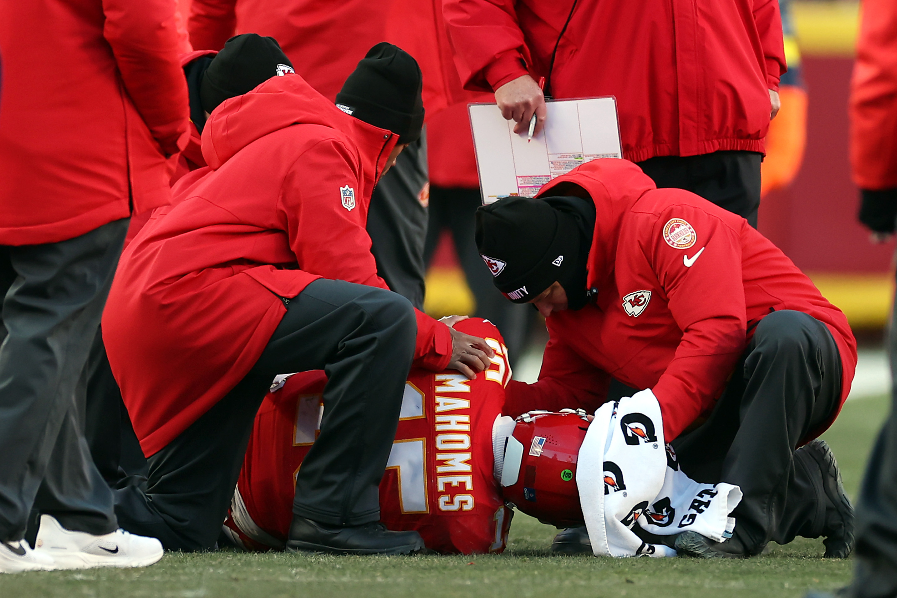 Chiefs' Patrick Mahomes Will Miss Rest of 2025 Season With Horrific Injury