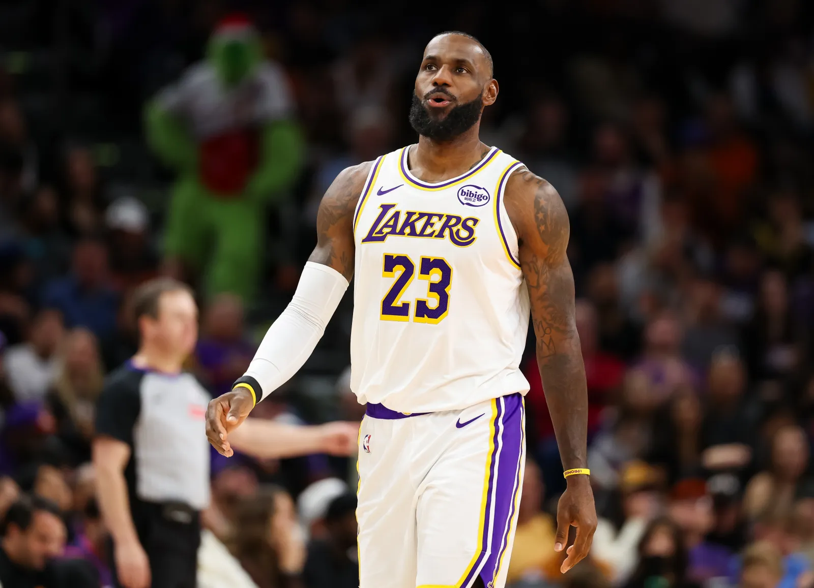 Lakers' LeBron James Sends Clear Message on Dillon Brooks Incident - Newsweek