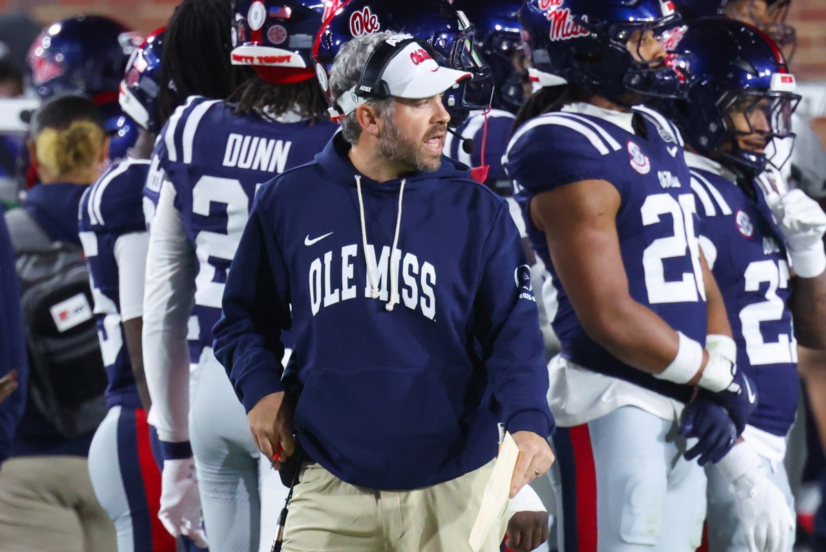 Ole Miss pierde al mejor entrenador ante LSU antes del playoff de fútbol americano universitario contra Georgia