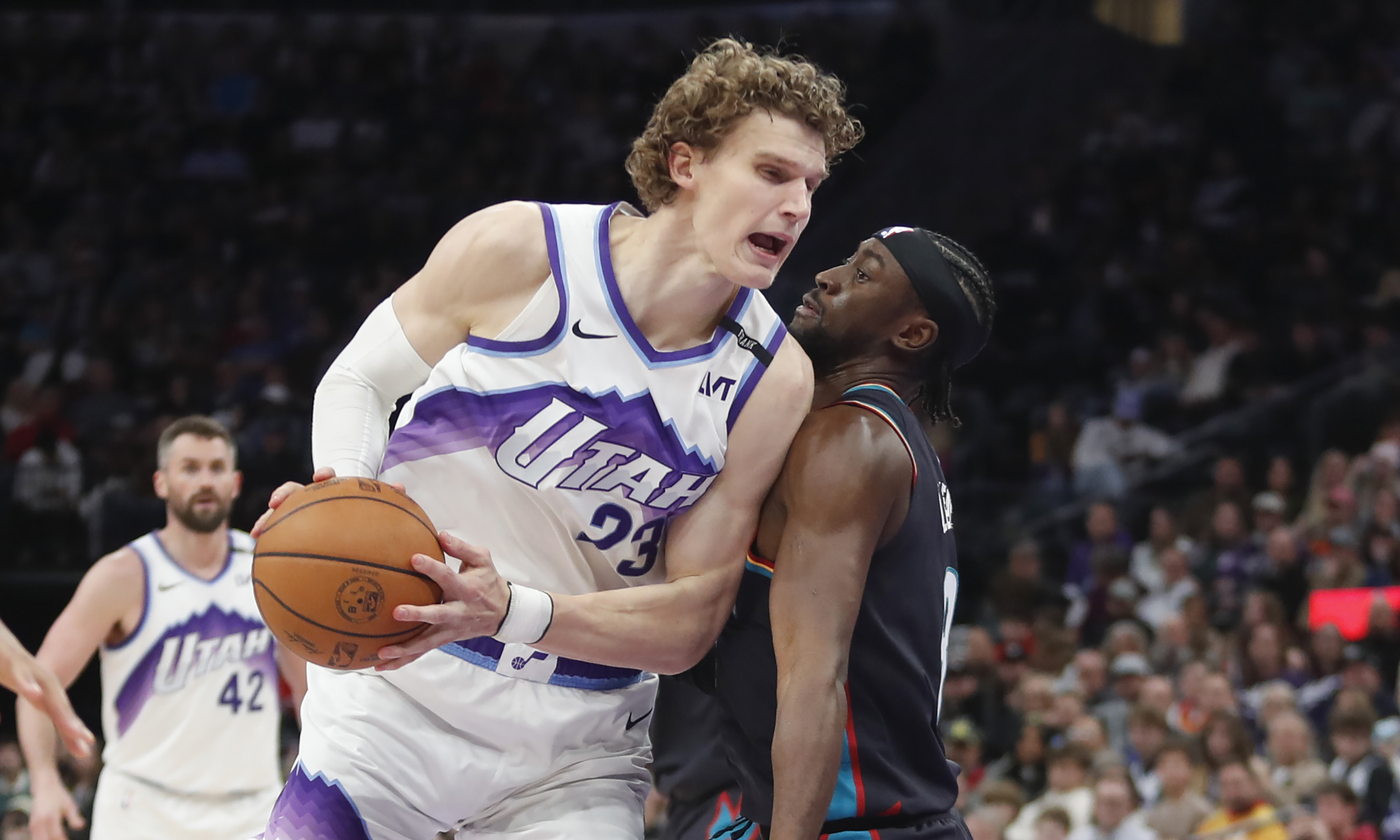 DraftKings Promo Code: Claim $200 Bonus For New Year's Week NBA, CFB, NFL