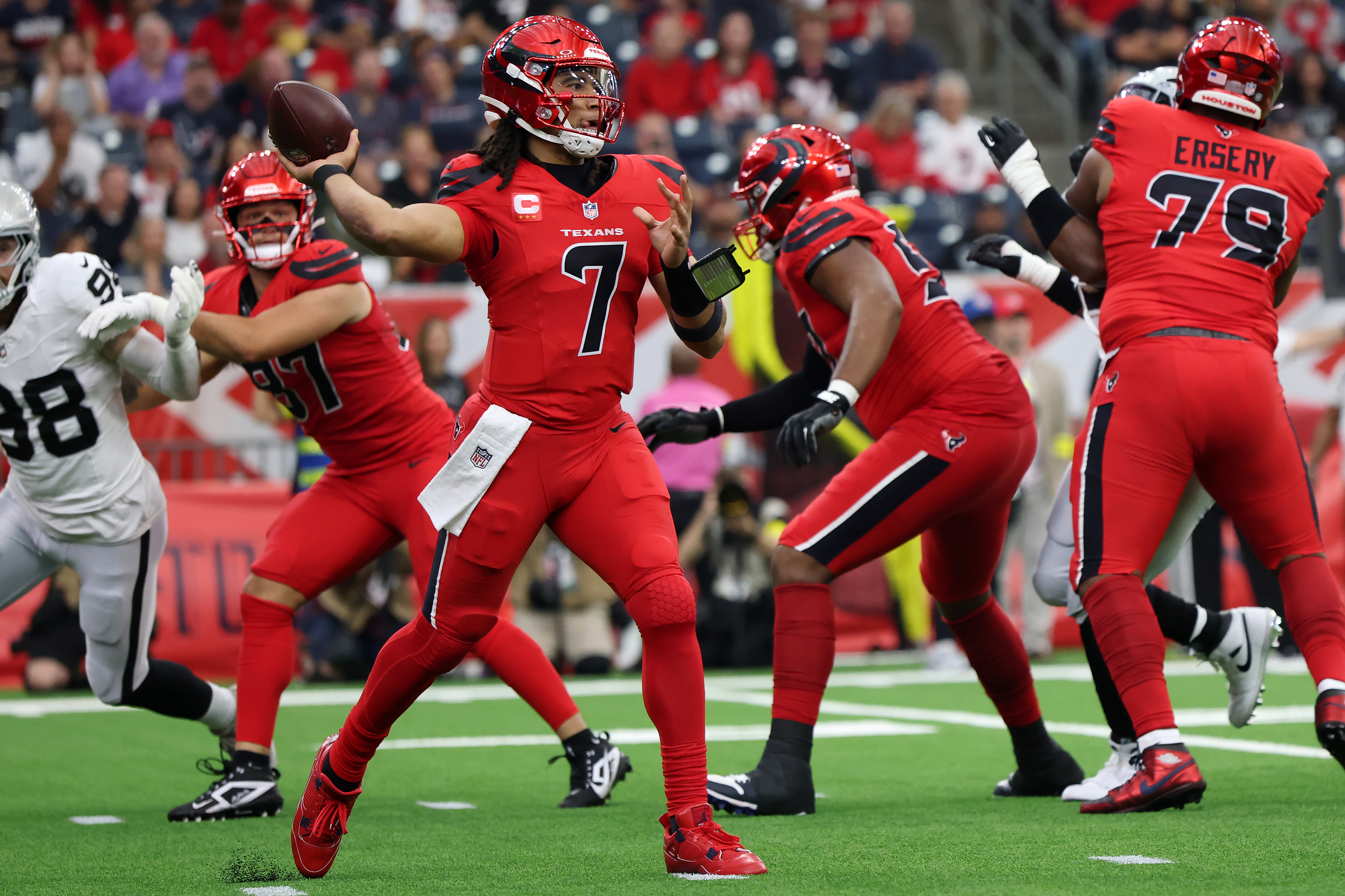 DraftKings Promo Code: Claim $200 Bonus For Xmas Weekend NBA, CFB, NFL Games