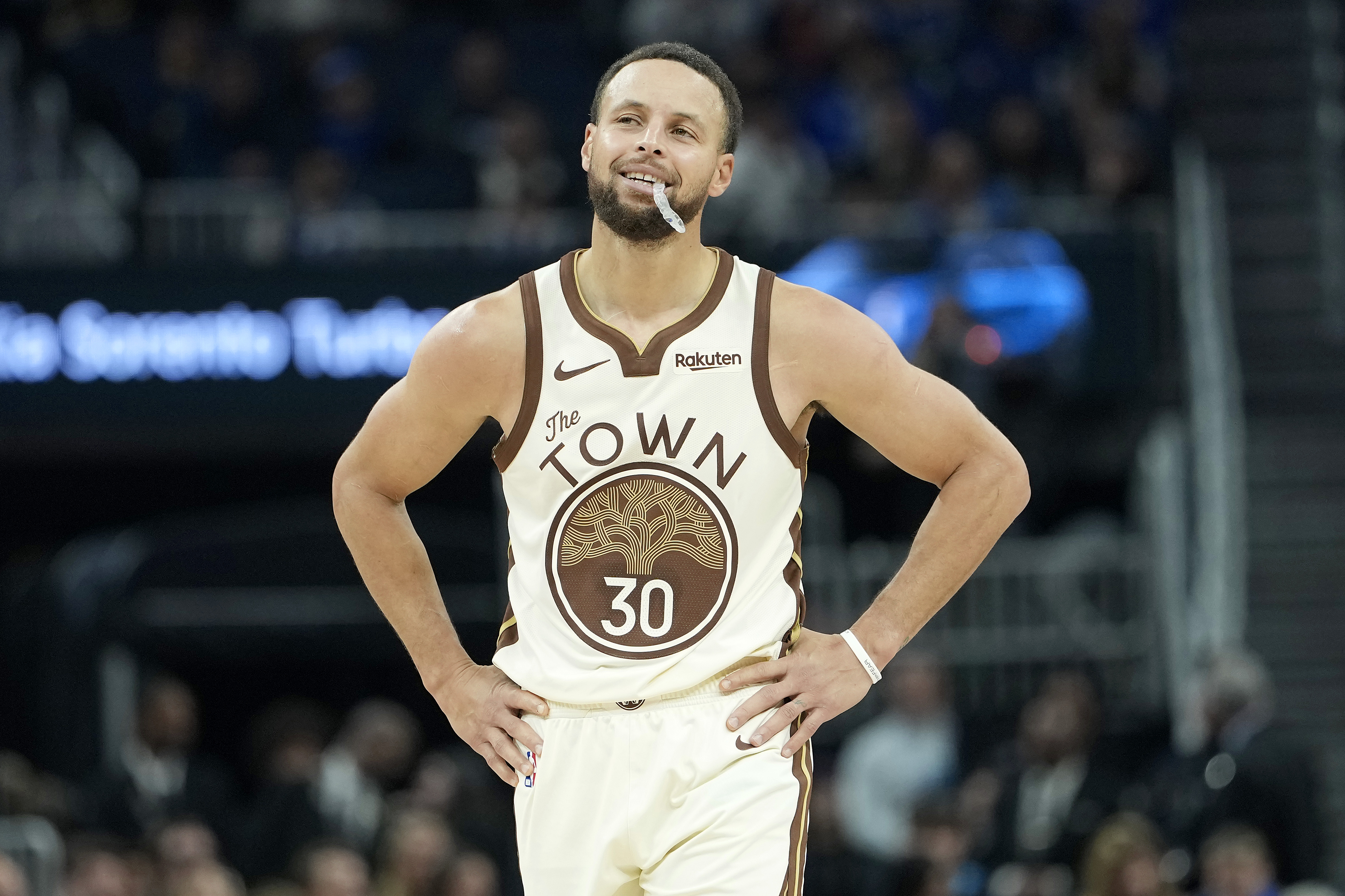 FanDuel Promo Code: Claim $250 Christmas Bonus For NBA, NFL Games