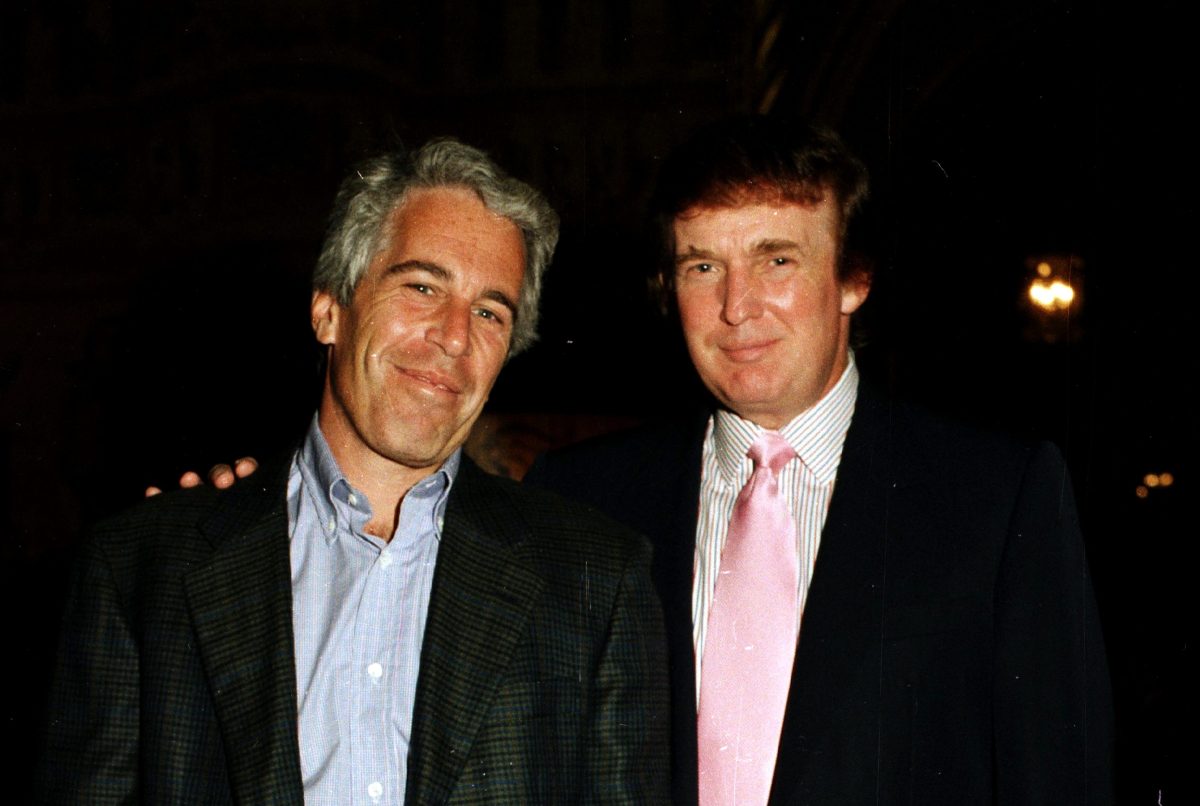 Donald Trump reacciona después de que el Departamento de Justicia publica el expediente Epstein