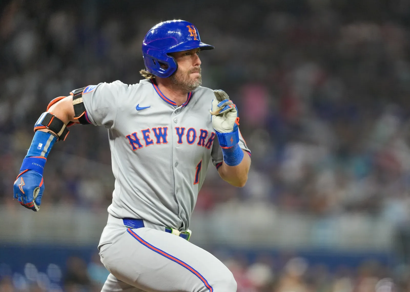 Blue Jays Predicted To Trade Gold Glove Winner For Mets Veteran