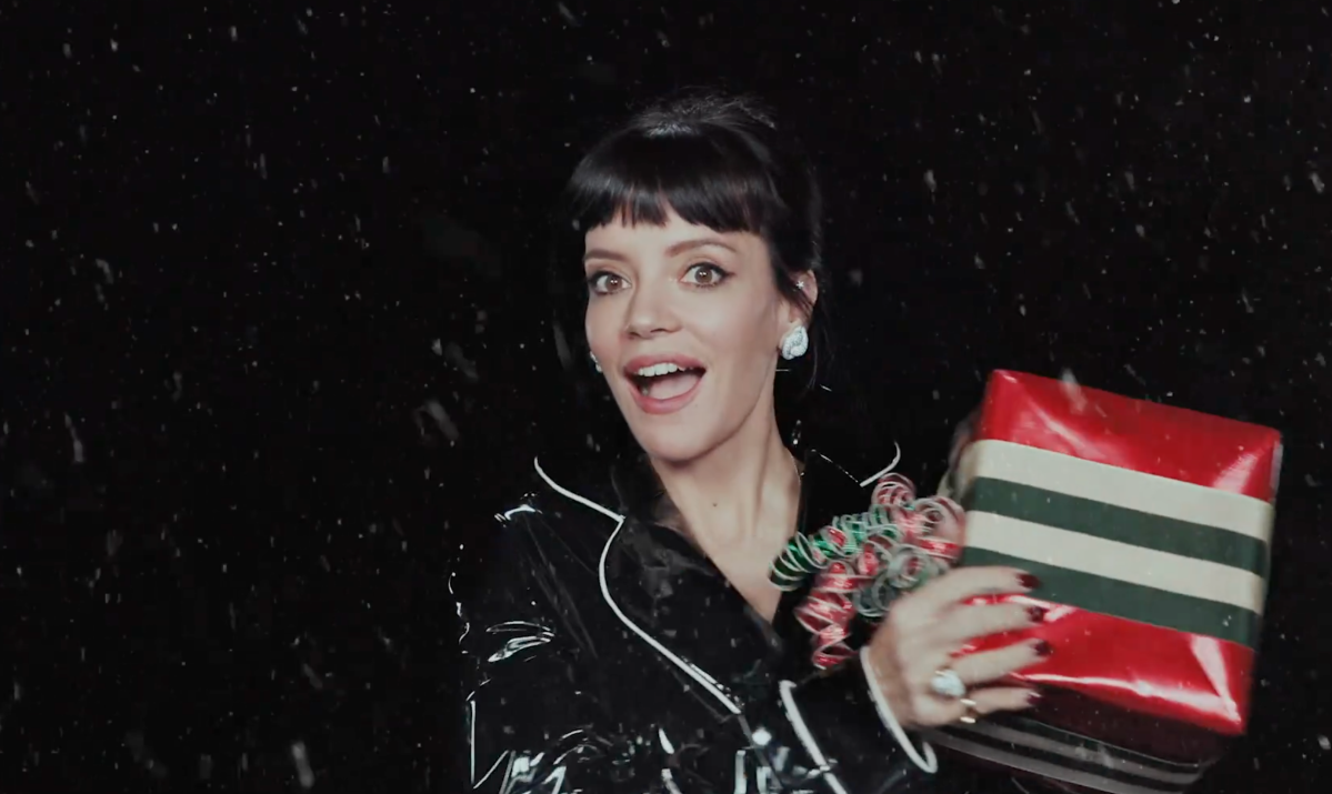Lily Allen cantou no Saturday Night Live e os espectadores dizem que ela é ‘terrível’ Lily Allen cantou no Saturday Night Live e os espectadores dizem que ela é ‘terrível’